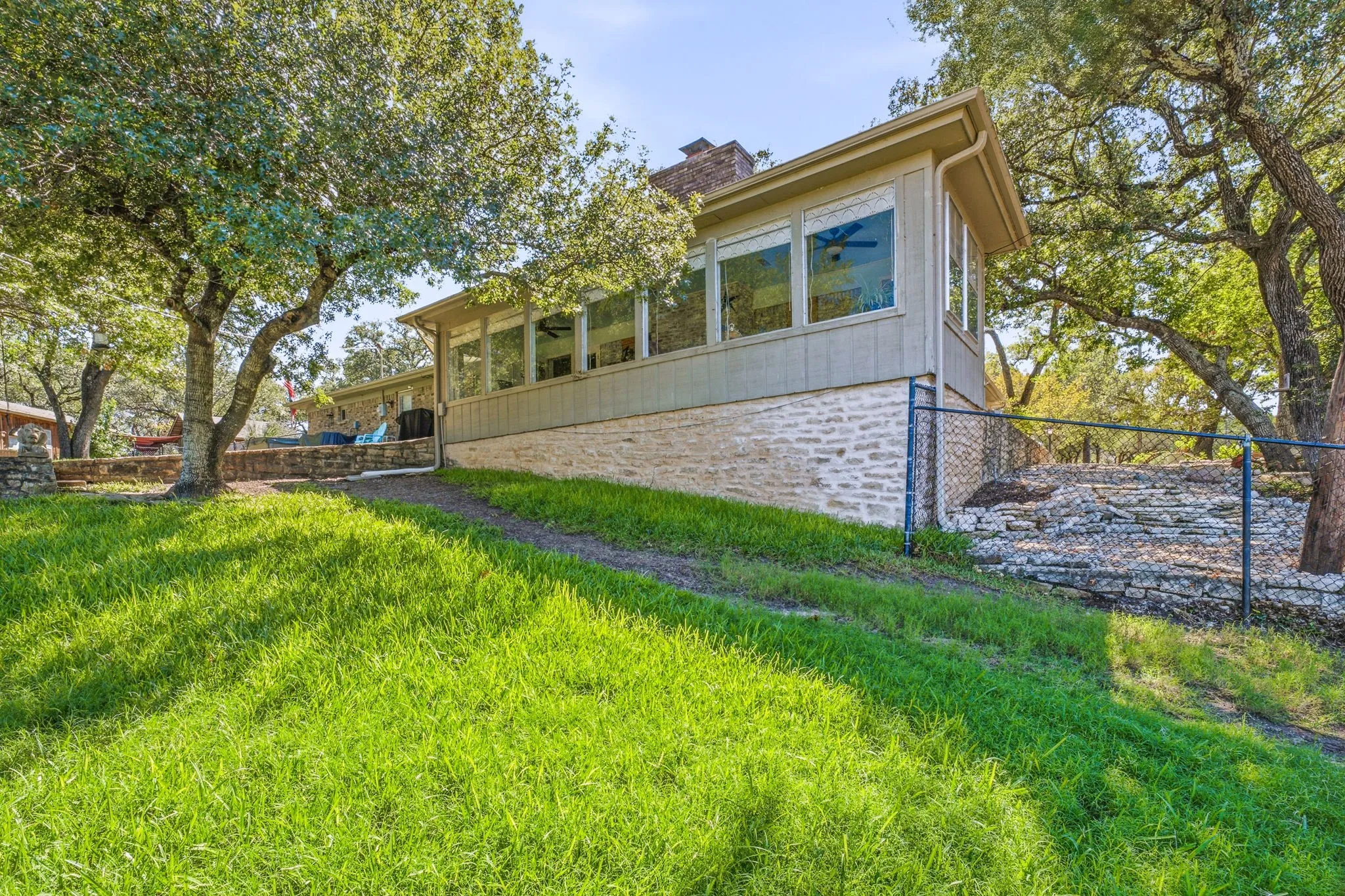 Single Family Residence For Sale in Hood County , 4304 Acoma Court, Granbury, Texas 76048, 4 Bedroom, 3 Bathroom, 4 Garage spaces, 2,212 Sqft, built in 1980, mls#21403980, Real Estate Agent in Granbury, Homes For Sale in Hood county, Homes For Sale in Granbury, Realtor in Granbury Texas, Real Estate Brokerage Independent Realty Texas, Luminita Cordes Realtor
