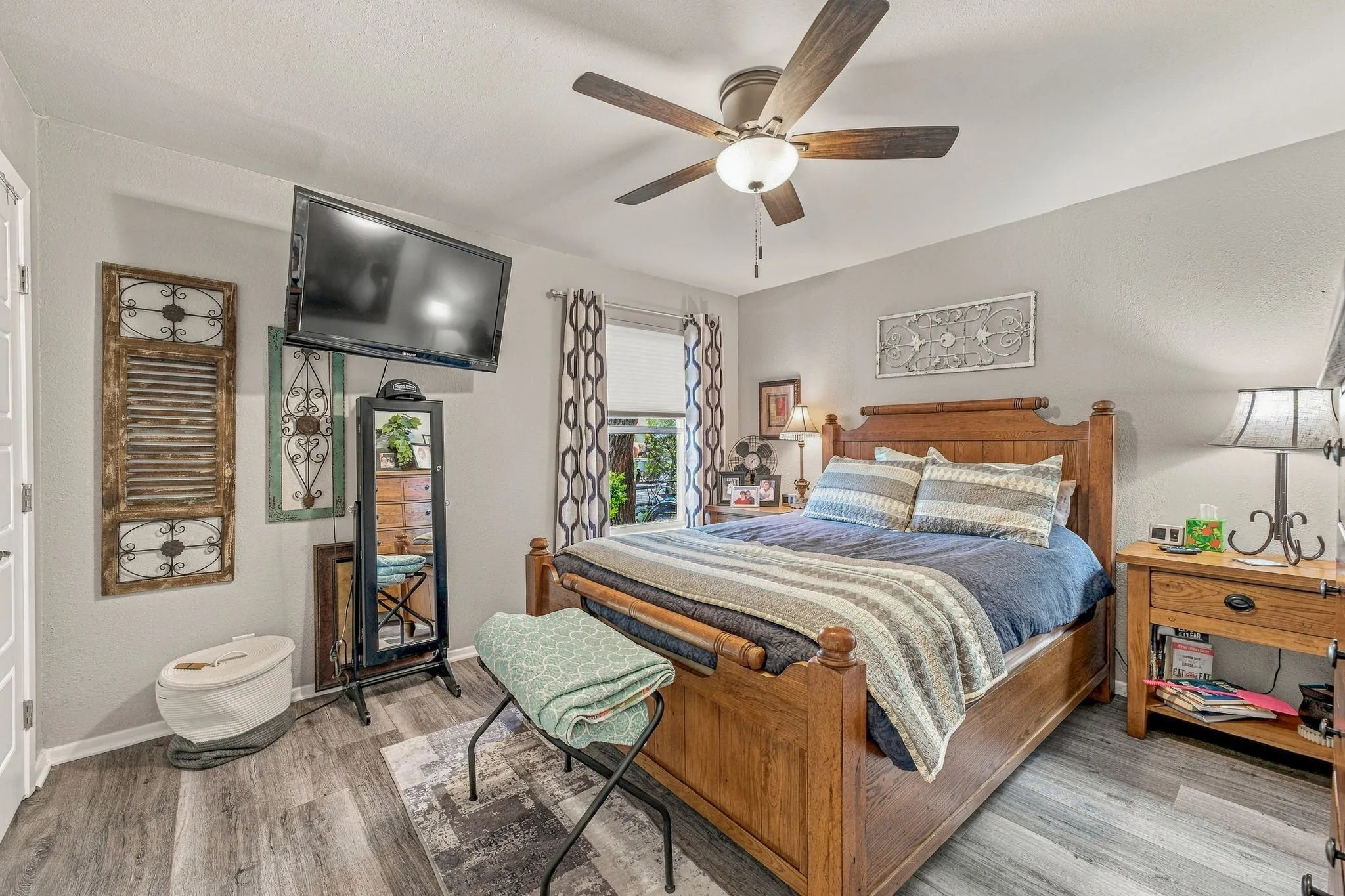 Single Family Residence For Sale in Hood County , 4304 Acoma Court, Granbury, Texas 76048, 4 Bedroom, 3 Bathroom, 4 Garage spaces, 2,212 Sqft, built in 1980, mls#21403980, Real Estate Agent in Granbury, Homes For Sale in Hood county, Homes For Sale in Granbury, Realtor in Granbury Texas, Real Estate Brokerage Independent Realty Texas, Luminita Cordes Realtor