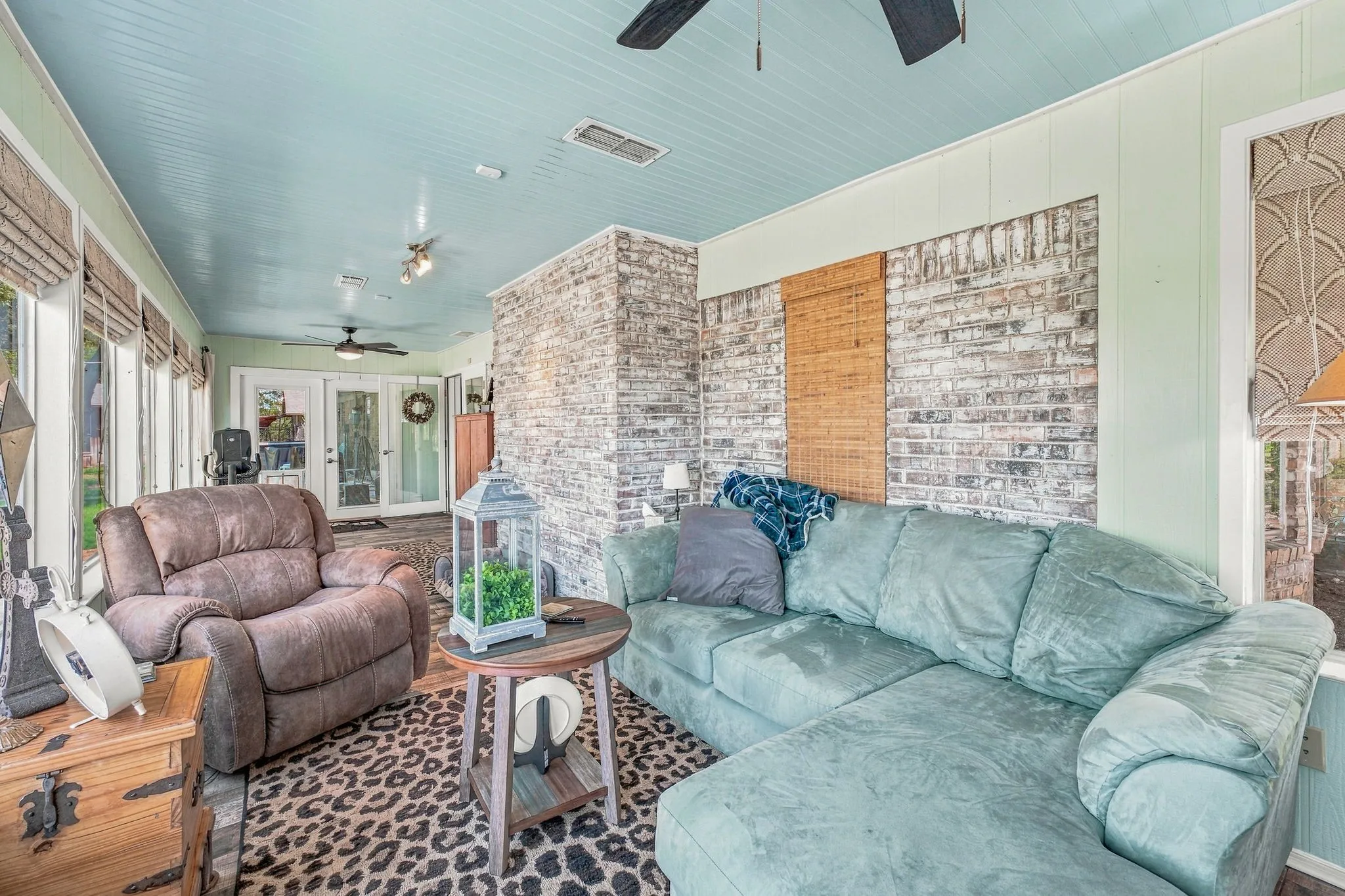 Single Family Residence For Sale in Hood County , 4304 Acoma Court, Granbury, Texas 76048, 4 Bedroom, 3 Bathroom, 4 Garage spaces, 2,212 Sqft, built in 1980, mls#21403980, Real Estate Agent in Granbury, Homes For Sale in Hood county, Homes For Sale in Granbury, Realtor in Granbury Texas, Real Estate Brokerage Independent Realty Texas, Luminita Cordes Realtor
