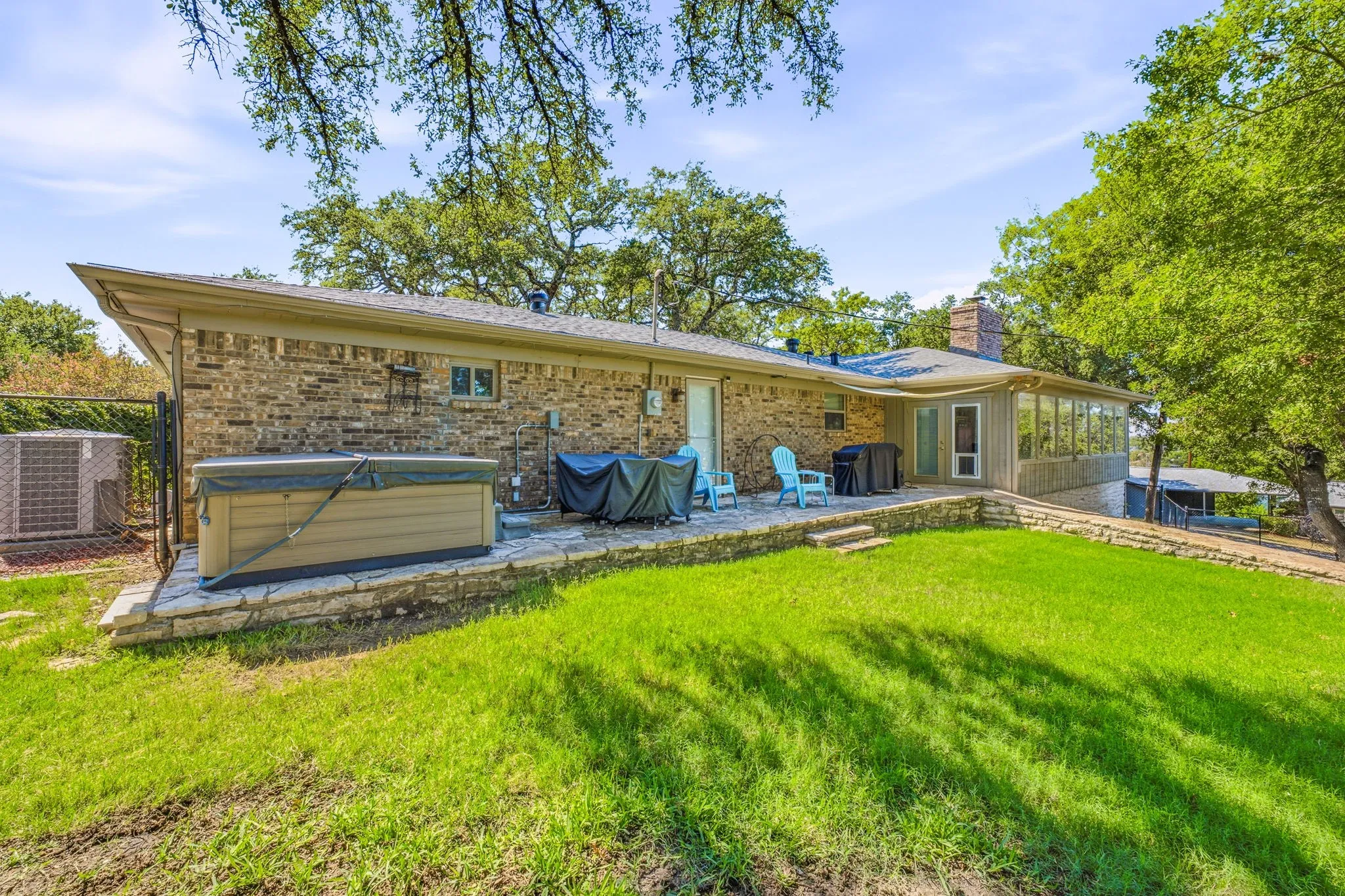 Single Family Residence For Sale in Hood County , 4304 Acoma Court, Granbury, Texas 76048, 4 Bedroom, 3 Bathroom, 4 Garage spaces, 2,212 Sqft, built in 1980, mls#21403980, Real Estate Agent in Granbury, Homes For Sale in Hood county, Homes For Sale in Granbury, Realtor in Granbury Texas, Real Estate Brokerage Independent Realty Texas, Luminita Cordes Realtor