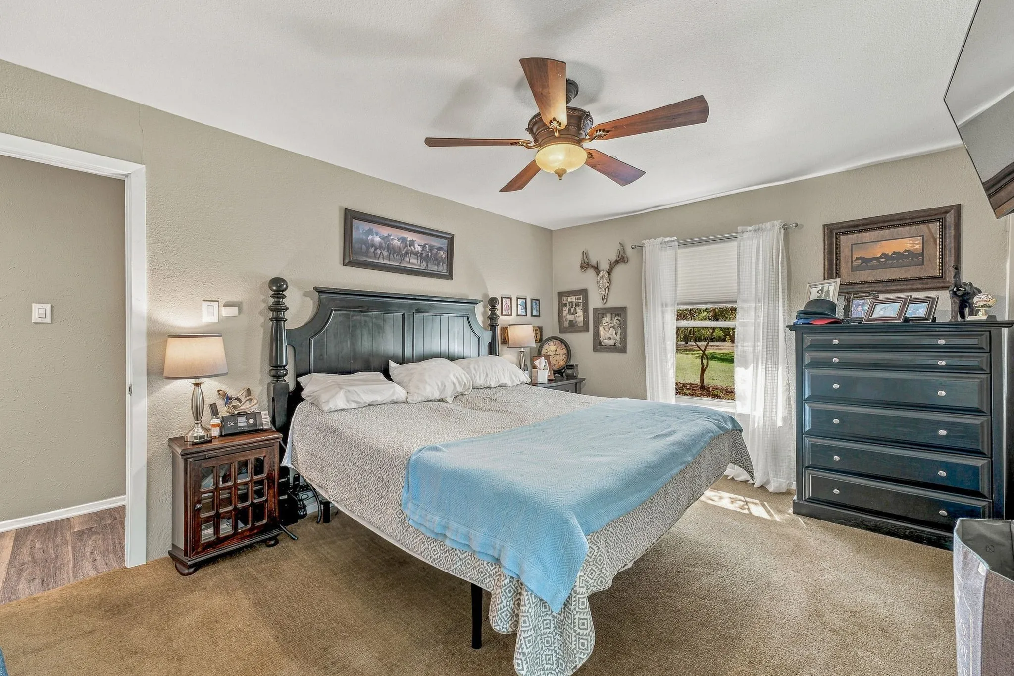 Single Family Residence For Sale in Hood County , 4304 Acoma Court, Granbury, Texas 76048, 4 Bedroom, 3 Bathroom, 4 Garage spaces, 2,212 Sqft, built in 1980, mls#21403980, Real Estate Agent in Granbury, Homes For Sale in Hood county, Homes For Sale in Granbury, Realtor in Granbury Texas, Real Estate Brokerage Independent Realty Texas, Luminita Cordes Realtor