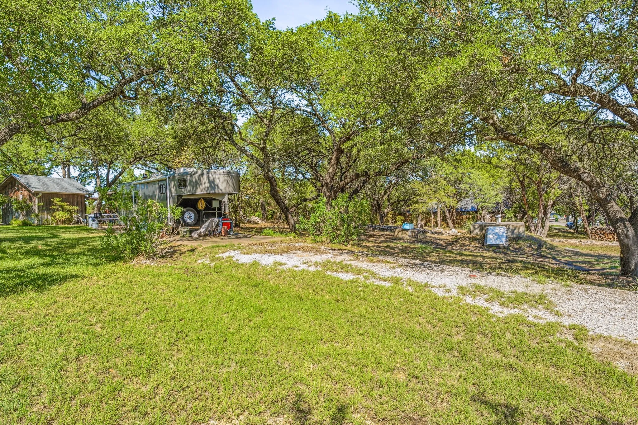 Single Family Residence For Sale in Hood County , 4304 Acoma Court, Granbury, Texas 76048, 4 Bedroom, 3 Bathroom, 4 Garage spaces, 2,212 Sqft, built in 1980, mls#21403980, Real Estate Agent in Granbury, Homes For Sale in Hood county, Homes For Sale in Granbury, Realtor in Granbury Texas, Real Estate Brokerage Independent Realty Texas, Luminita Cordes Realtor