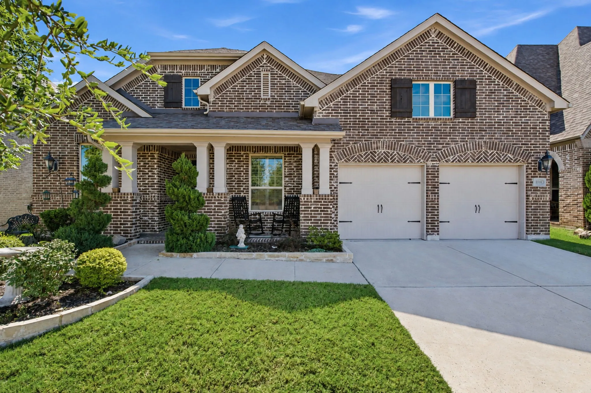 Single Family Residence For Sale in Denton County , 8508 Cholla Boulevard, Lantana, Texas 76226, 4 Bedroom, 4 Bathroom, 3 Garage spaces, 3,226 Sqft, built in 2016, mls#21404728, Real Estate Agent in Lantana, Homes For Sale in Denton county, Homes For Sale in Lantana, Realtor in Lantana Texas, Real Estate Brokerage Independent Realty Texas, Luminita Cordes Realtor