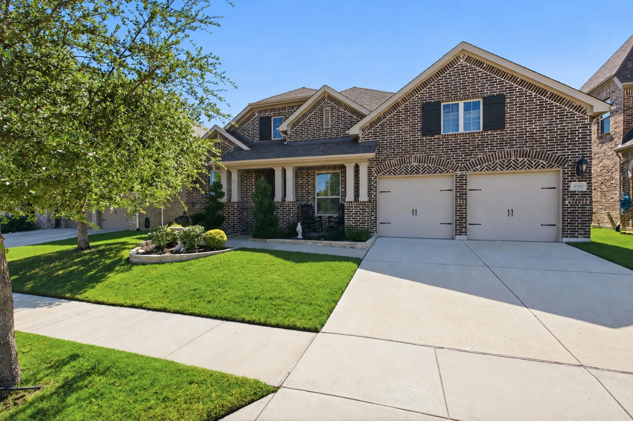 Single Family Residence For Sale in Denton County , 8508 Cholla Boulevard, Lantana, Texas 76226, 4 Bedroom, 4 Bathroom, 3 Garage spaces, 3,226 Sqft, built in 2016, mls#21404728, Real Estate Agent in Lantana, Homes For Sale in Denton county, Homes For Sale in Lantana, Realtor in Lantana Texas, Real Estate Brokerage Independent Realty Texas, Luminita Cordes Realtor