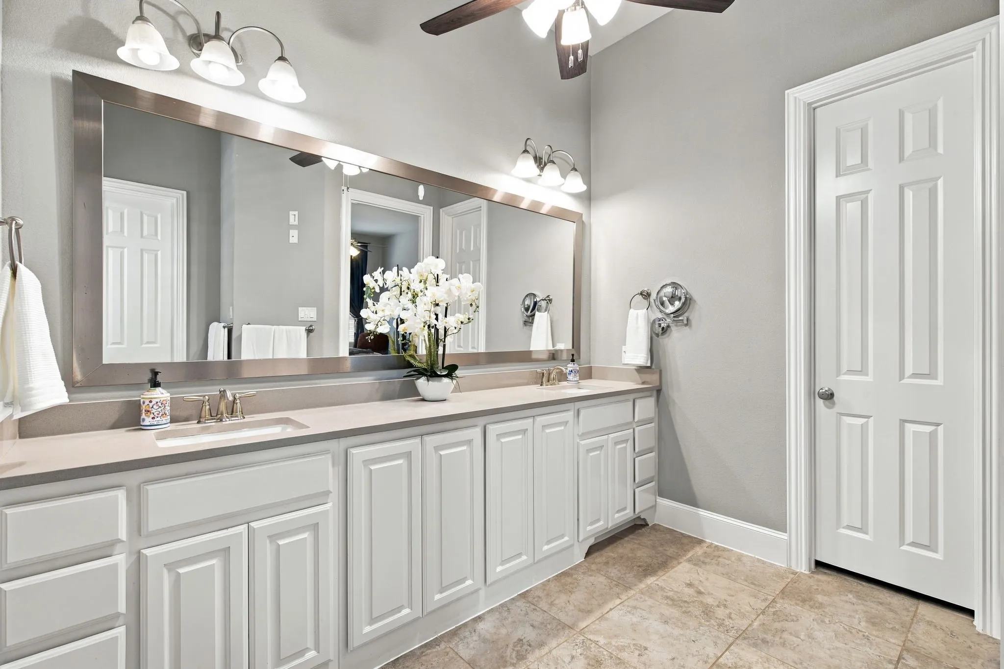 Single Family Residence For Sale in Denton County , 8508 Cholla Boulevard, Lantana, Texas 76226, 4 Bedroom, 4 Bathroom, 3 Garage spaces, 3,226 Sqft, built in 2016, mls#21404728, Real Estate Agent in Lantana, Homes For Sale in Denton county, Homes For Sale in Lantana, Realtor in Lantana Texas, Real Estate Brokerage Independent Realty Texas, Luminita Cordes Realtor