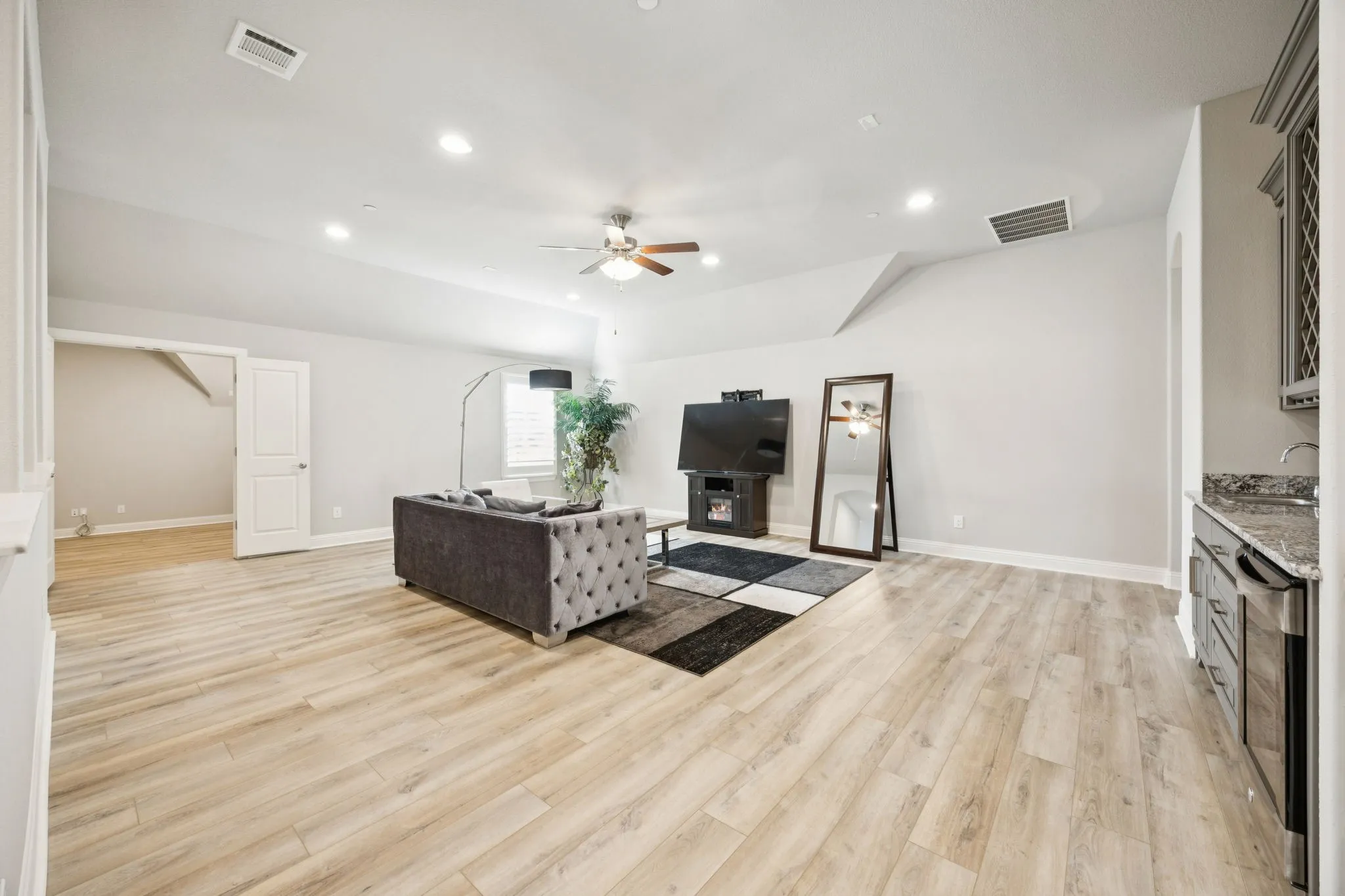 Single Family Residence For Rent in Tarrant County , 920 Rhone Lane, Southlake, Texas 76092, 5 Bedroom, 7 Bathroom, 3 Garage spaces, 5,485 Sqft, built in 2016, mls#21404844, Real Estate Agent in Southlake, Homes For Rent in Tarrant county, Homes For Rent in Southlake, Realtor in Southlake Texas, Real Estate Brokerage Independent Realty Texas, Luminita Cordes Realtor