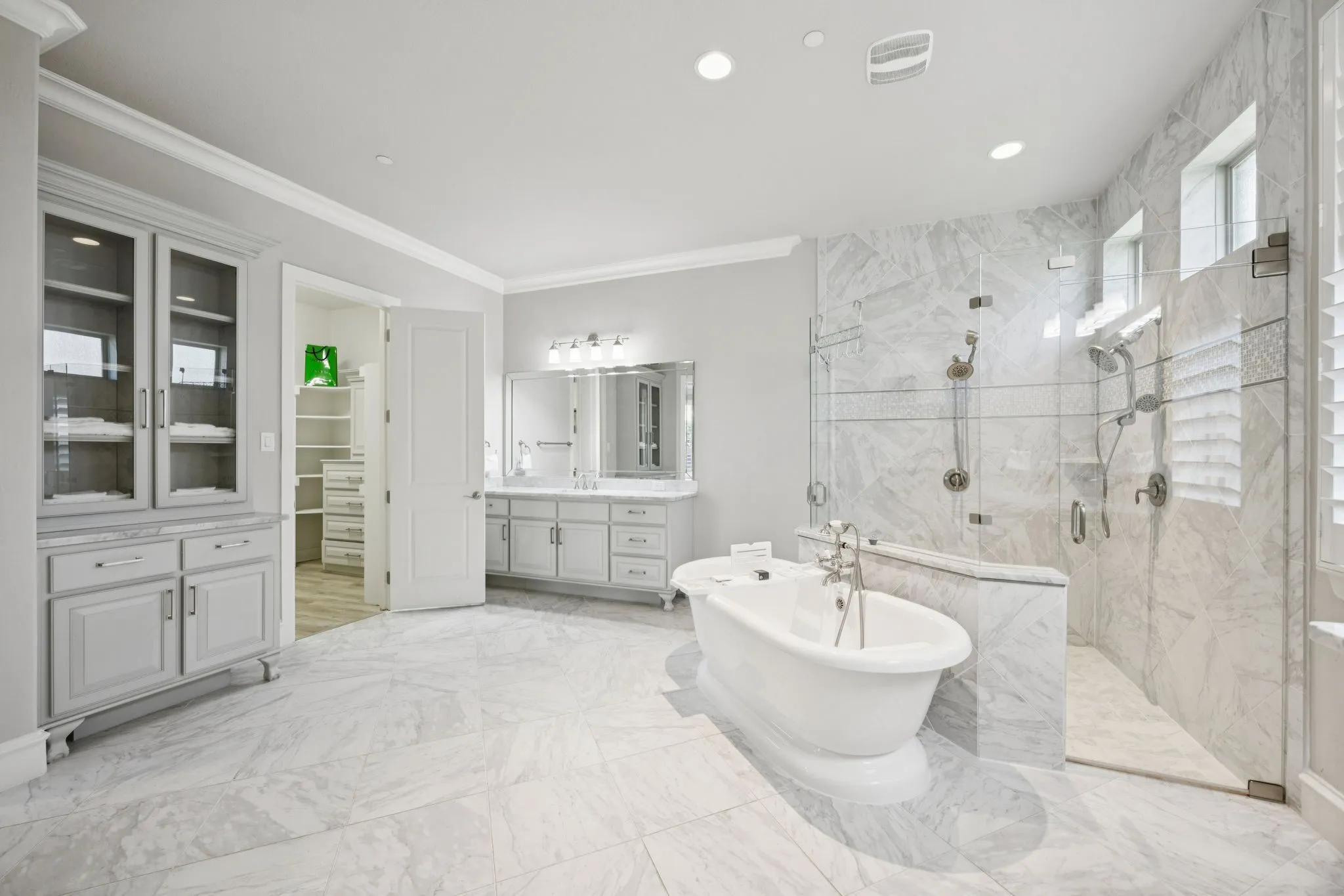 Single Family Residence For Rent in Tarrant County , 920 Rhone Lane, Southlake, Texas 76092, 5 Bedroom, 7 Bathroom, 3 Garage spaces, 5,485 Sqft, built in 2016, mls#21404844, Real Estate Agent in Southlake, Homes For Rent in Tarrant county, Homes For Rent in Southlake, Realtor in Southlake Texas, Real Estate Brokerage Independent Realty Texas, Luminita Cordes Realtor