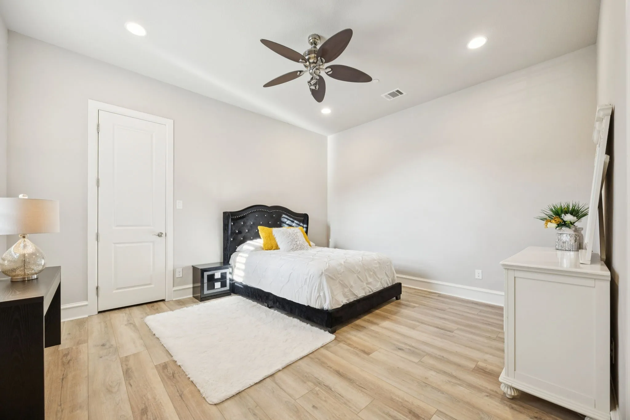 Single Family Residence For Rent in Tarrant County , 920 Rhone Lane, Southlake, Texas 76092, 5 Bedroom, 7 Bathroom, 3 Garage spaces, 5,485 Sqft, built in 2016, mls#21404844, Real Estate Agent in Southlake, Homes For Rent in Tarrant county, Homes For Rent in Southlake, Realtor in Southlake Texas, Real Estate Brokerage Independent Realty Texas, Luminita Cordes Realtor
