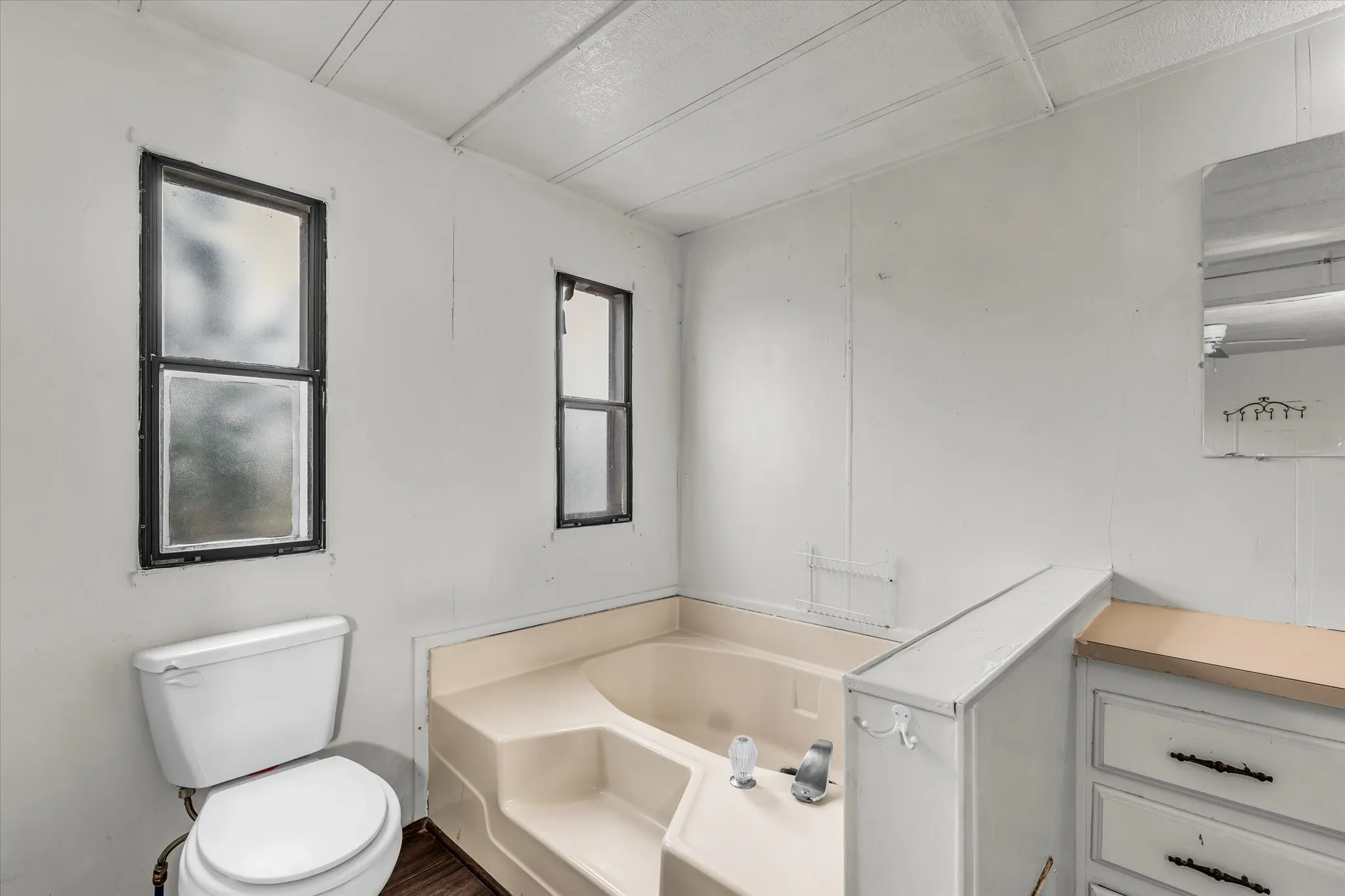 Mobile Home For Sale in Mc Lennan County , 0 Lakeside, China Spring, Texas 76633, 2 Bedroom, 2 Bathroom, Garage spaces, 1,216 Sqft, built in 2000, mls#21404814, Real Estate Agent in China Spring, Homes For Sale in Mc Lennan county, Homes For Sale in China Spring, Realtor in China Spring Texas, Real Estate Brokerage Independent Realty Texas, Luminita Cordes Realtor