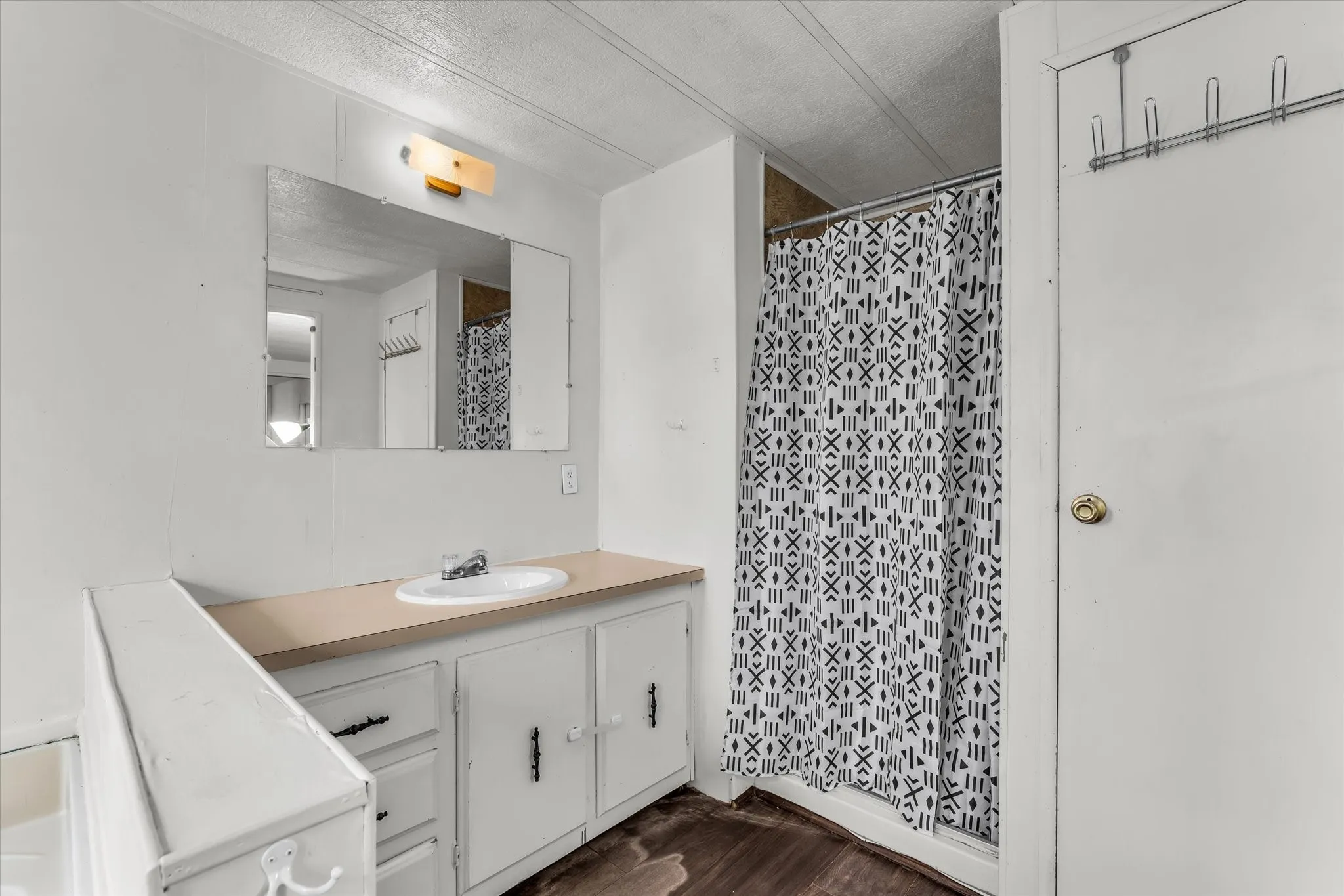 Mobile Home For Sale in Mc Lennan County , 0 Lakeside, China Spring, Texas 76633, 2 Bedroom, 2 Bathroom, Garage spaces, 1,216 Sqft, built in 2000, mls#21404814, Real Estate Agent in China Spring, Homes For Sale in Mc Lennan county, Homes For Sale in China Spring, Realtor in China Spring Texas, Real Estate Brokerage Independent Realty Texas, Luminita Cordes Realtor