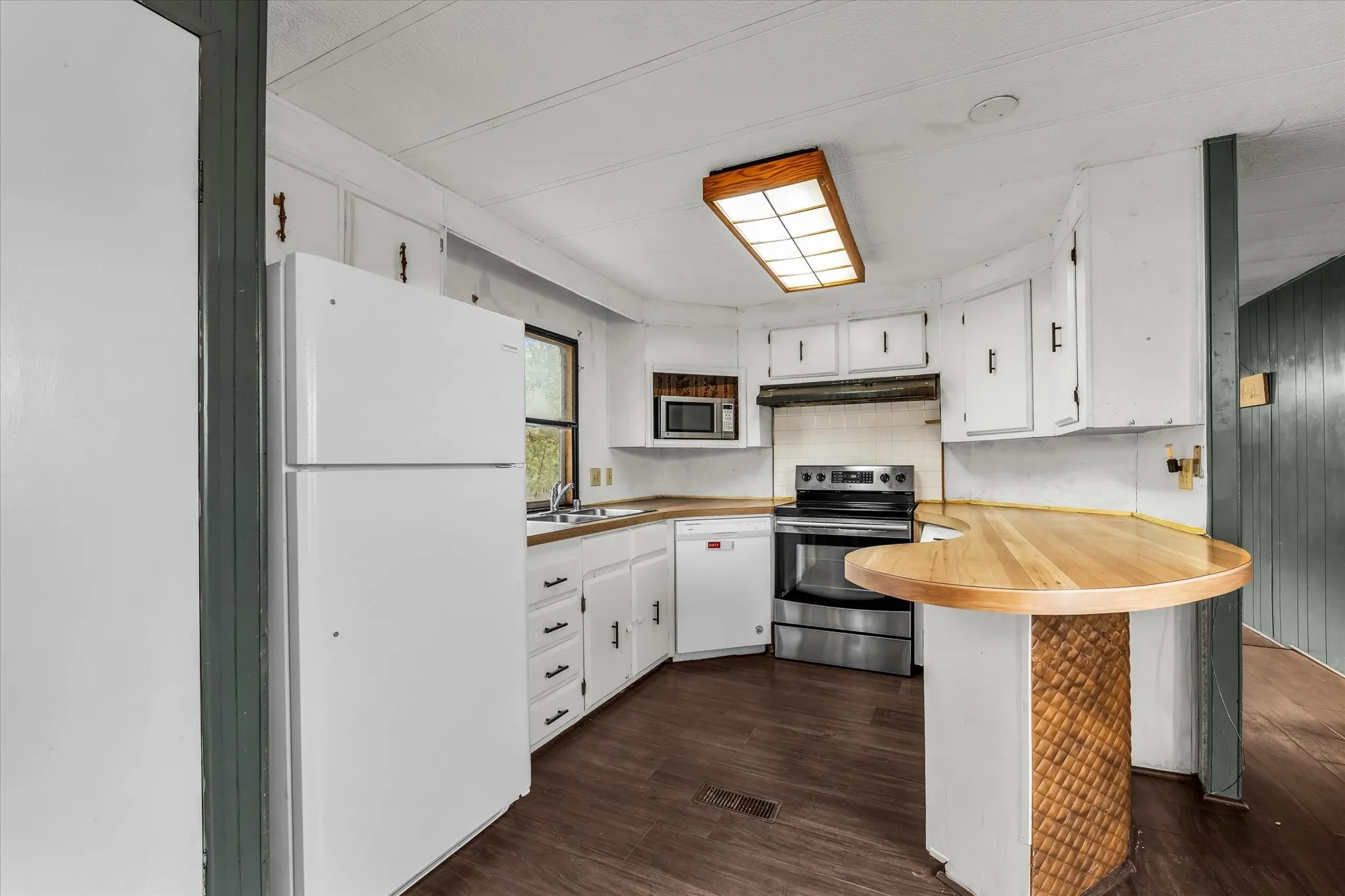 Mobile Home For Sale in Mc Lennan County , 0 Lakeside, China Spring, Texas 76633, 2 Bedroom, 2 Bathroom, Garage spaces, 1,216 Sqft, built in 2000, mls#21404814, Real Estate Agent in China Spring, Homes For Sale in Mc Lennan county, Homes For Sale in China Spring, Realtor in China Spring Texas, Real Estate Brokerage Independent Realty Texas, Luminita Cordes Realtor