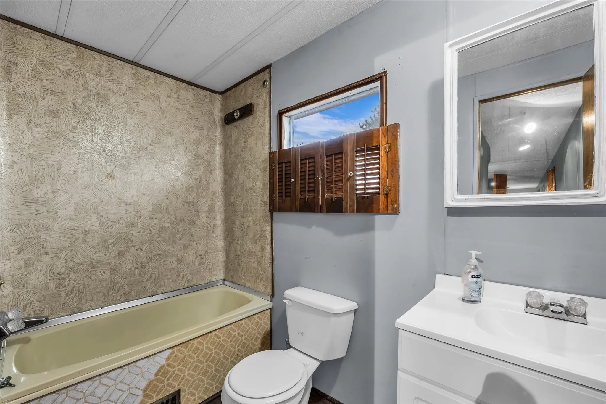 Mobile Home For Sale in Mc Lennan County , 0 Lakeside, China Spring, Texas 76633, 2 Bedroom, 2 Bathroom, Garage spaces, 1,216 Sqft, built in 2000, mls#21404814, Real Estate Agent in China Spring, Homes For Sale in Mc Lennan county, Homes For Sale in China Spring, Realtor in China Spring Texas, Real Estate Brokerage Independent Realty Texas, Luminita Cordes Realtor
