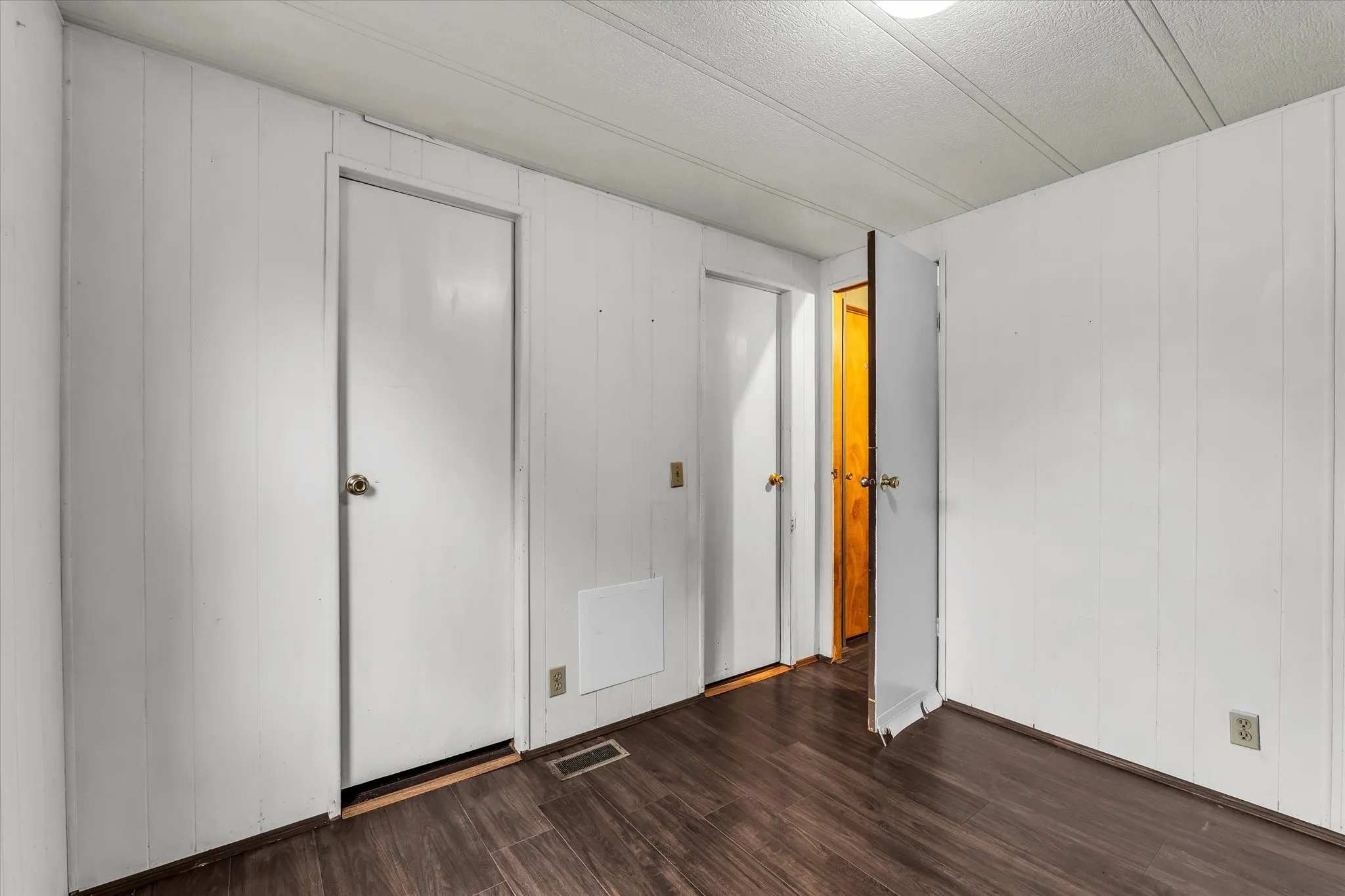 Mobile Home For Sale in Mc Lennan County , 0 Lakeside, China Spring, Texas 76633, 2 Bedroom, 2 Bathroom, Garage spaces, 1,216 Sqft, built in 2000, mls#21404814, Real Estate Agent in China Spring, Homes For Sale in Mc Lennan county, Homes For Sale in China Spring, Realtor in China Spring Texas, Real Estate Brokerage Independent Realty Texas, Luminita Cordes Realtor