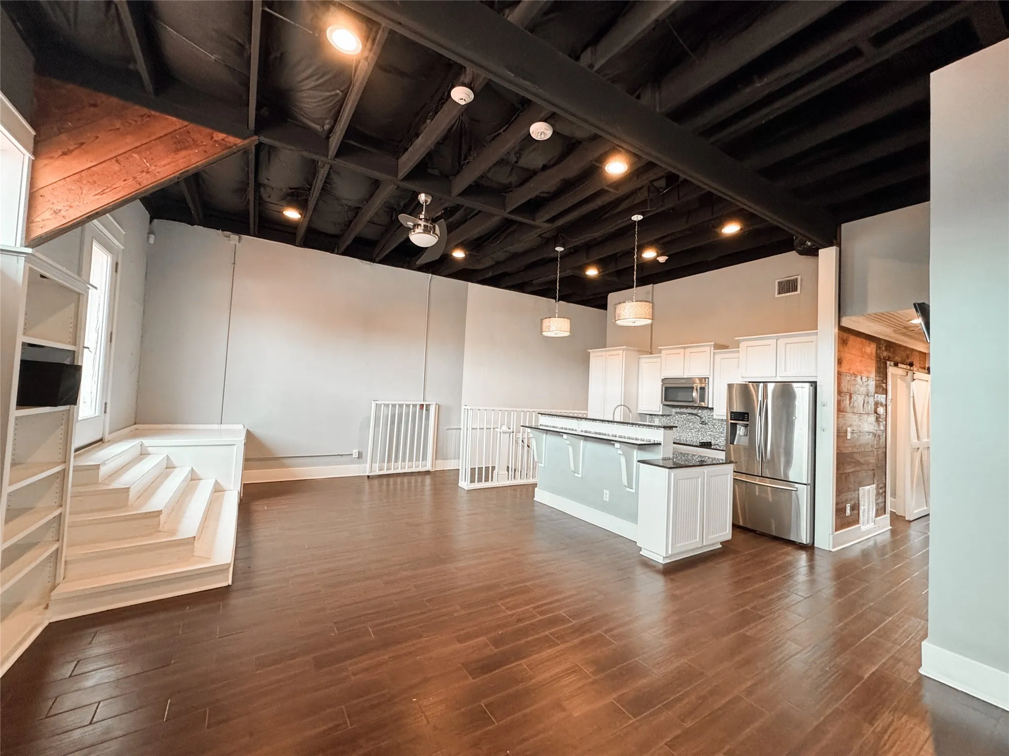 Apartment For Rent in Hunt County , 2816 Lee Street C, Greenville, Texas 75401, 2 Bedroom, 2 Bathroom, Garage spaces, 1,400 Sqft, built in 1930, mls#21404831, Real Estate Agent in Greenville, Homes For Rent in Hunt county, Homes For Rent in Greenville, Realtor in Greenville Texas, Real Estate Brokerage Independent Realty Texas, Luminita Cordes Realtor