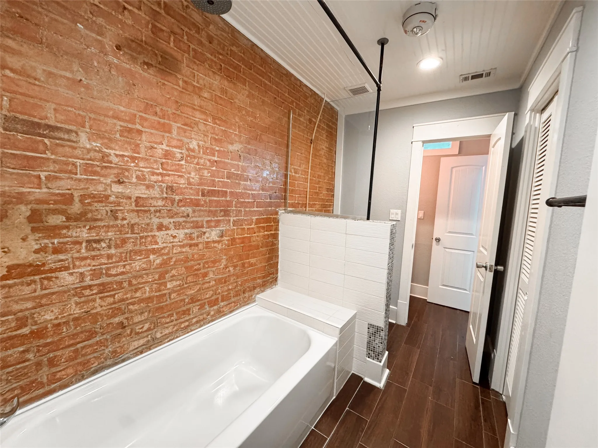 Apartment For Rent in Hunt County , 2816 Lee Street C, Greenville, Texas 75401, 2 Bedroom, 2 Bathroom, Garage spaces, 1,400 Sqft, built in 1930, mls#21404831, Real Estate Agent in Greenville, Homes For Rent in Hunt county, Homes For Rent in Greenville, Realtor in Greenville Texas, Real Estate Brokerage Independent Realty Texas, Luminita Cordes Realtor