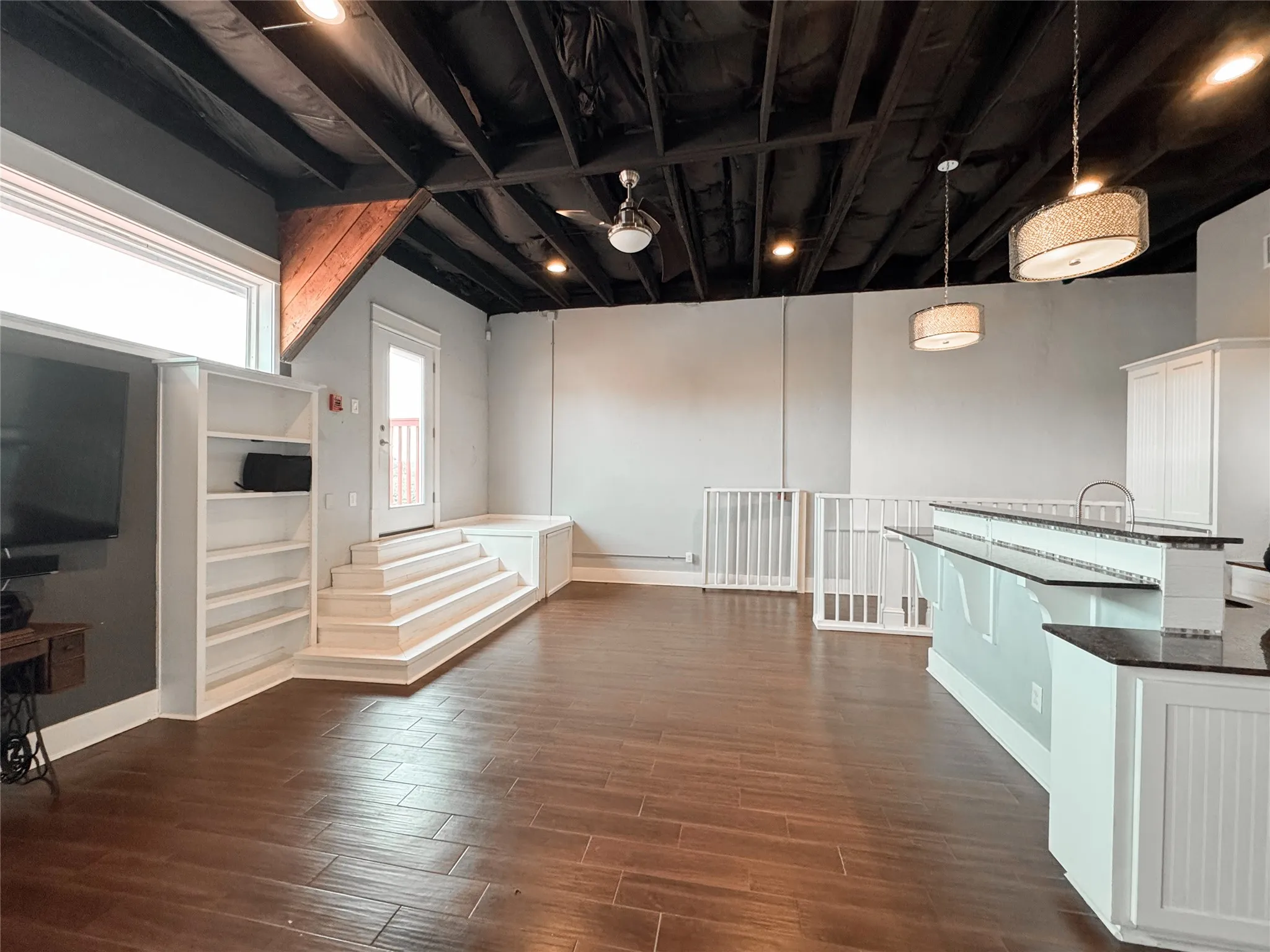 Apartment For Rent in Hunt County , 2816 Lee Street C, Greenville, Texas 75401, 2 Bedroom, 2 Bathroom, Garage spaces, 1,400 Sqft, built in 1930, mls#21404831, Real Estate Agent in Greenville, Homes For Rent in Hunt county, Homes For Rent in Greenville, Realtor in Greenville Texas, Real Estate Brokerage Independent Realty Texas, Luminita Cordes Realtor