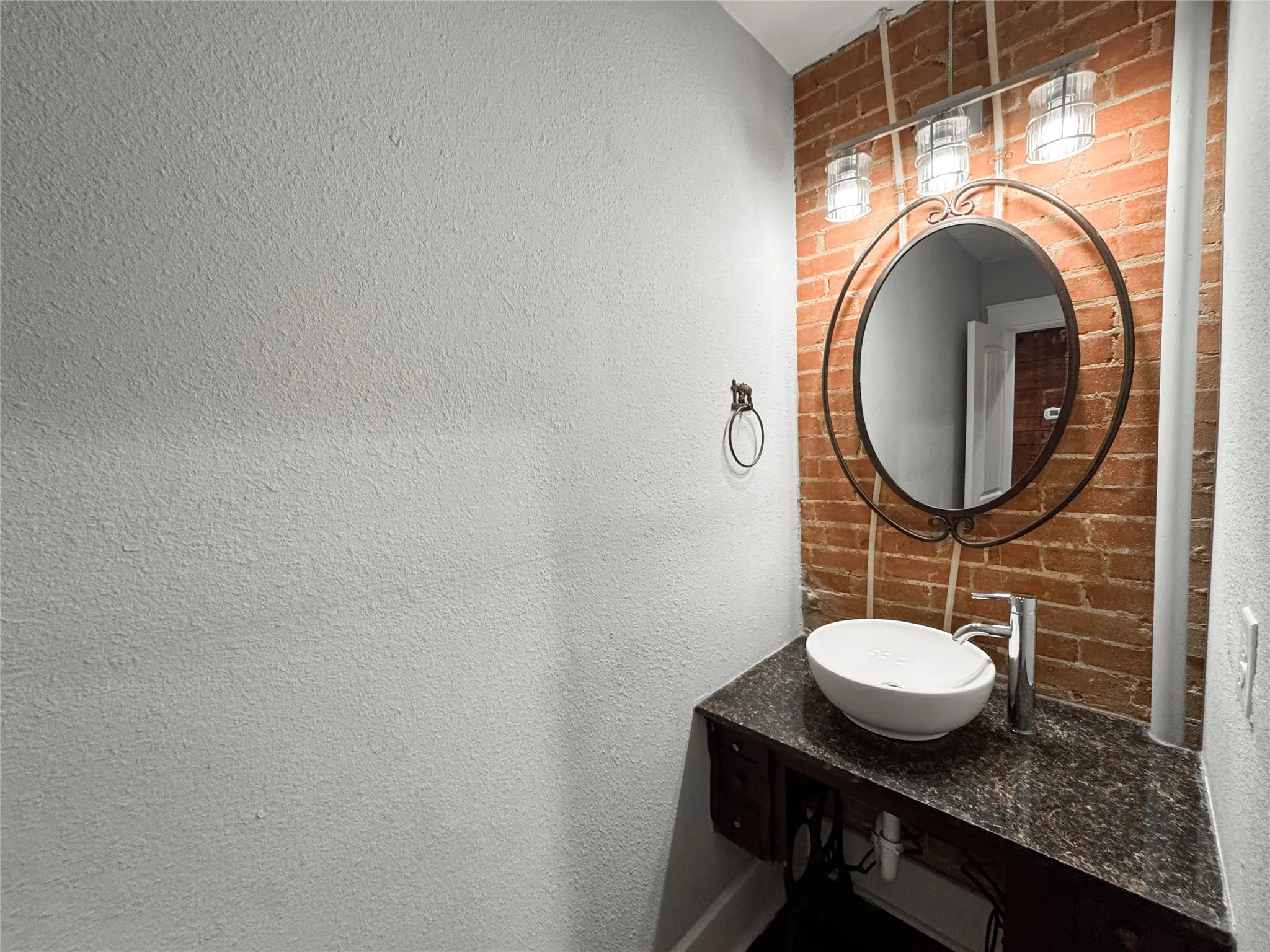 Apartment For Rent in Hunt County , 2816 Lee Street C, Greenville, Texas 75401, 2 Bedroom, 2 Bathroom, Garage spaces, 1,400 Sqft, built in 1930, mls#21404831, Real Estate Agent in Greenville, Homes For Rent in Hunt county, Homes For Rent in Greenville, Realtor in Greenville Texas, Real Estate Brokerage Independent Realty Texas, Luminita Cordes Realtor