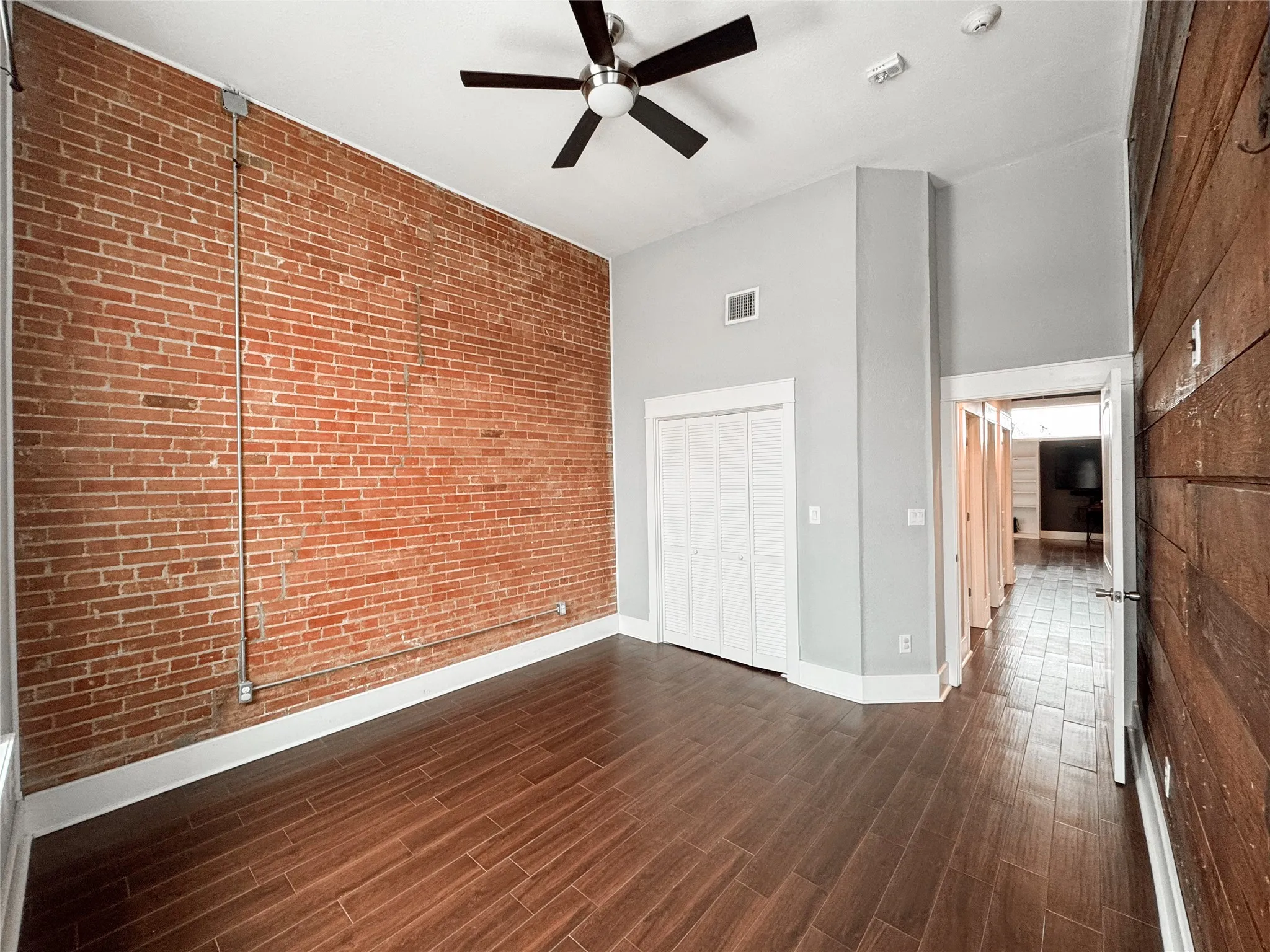 Apartment For Rent in Hunt County , 2816 Lee Street C, Greenville, Texas 75401, 2 Bedroom, 2 Bathroom, Garage spaces, 1,400 Sqft, built in 1930, mls#21404831, Real Estate Agent in Greenville, Homes For Rent in Hunt county, Homes For Rent in Greenville, Realtor in Greenville Texas, Real Estate Brokerage Independent Realty Texas, Luminita Cordes Realtor