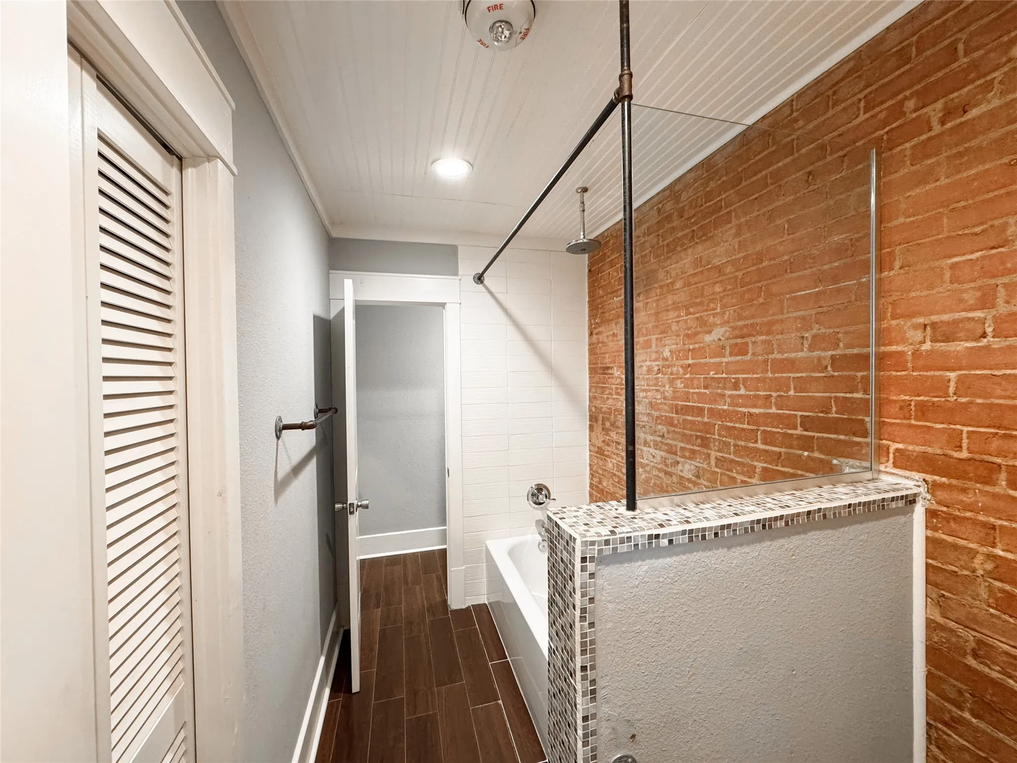 Apartment For Rent in Hunt County , 2816 Lee Street C, Greenville, Texas 75401, 2 Bedroom, 2 Bathroom, Garage spaces, 1,400 Sqft, built in 1930, mls#21404831, Real Estate Agent in Greenville, Homes For Rent in Hunt county, Homes For Rent in Greenville, Realtor in Greenville Texas, Real Estate Brokerage Independent Realty Texas, Luminita Cordes Realtor