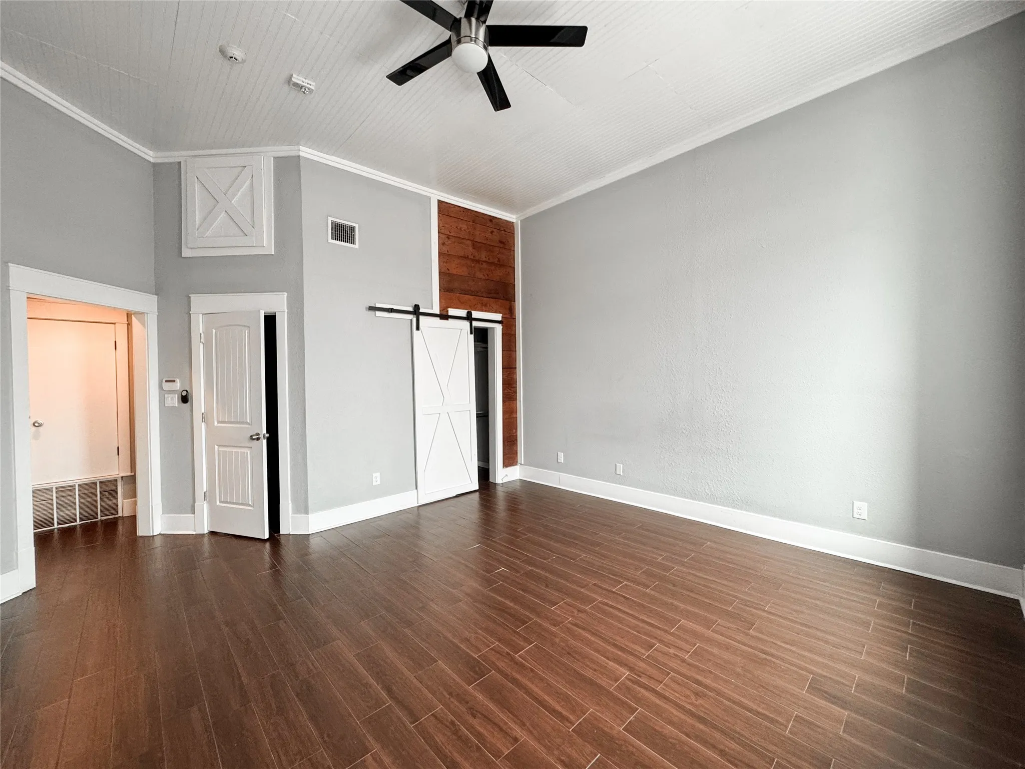 Apartment For Rent in Hunt County , 2816 Lee Street C, Greenville, Texas 75401, 2 Bedroom, 2 Bathroom, Garage spaces, 1,400 Sqft, built in 1930, mls#21404831, Real Estate Agent in Greenville, Homes For Rent in Hunt county, Homes For Rent in Greenville, Realtor in Greenville Texas, Real Estate Brokerage Independent Realty Texas, Luminita Cordes Realtor