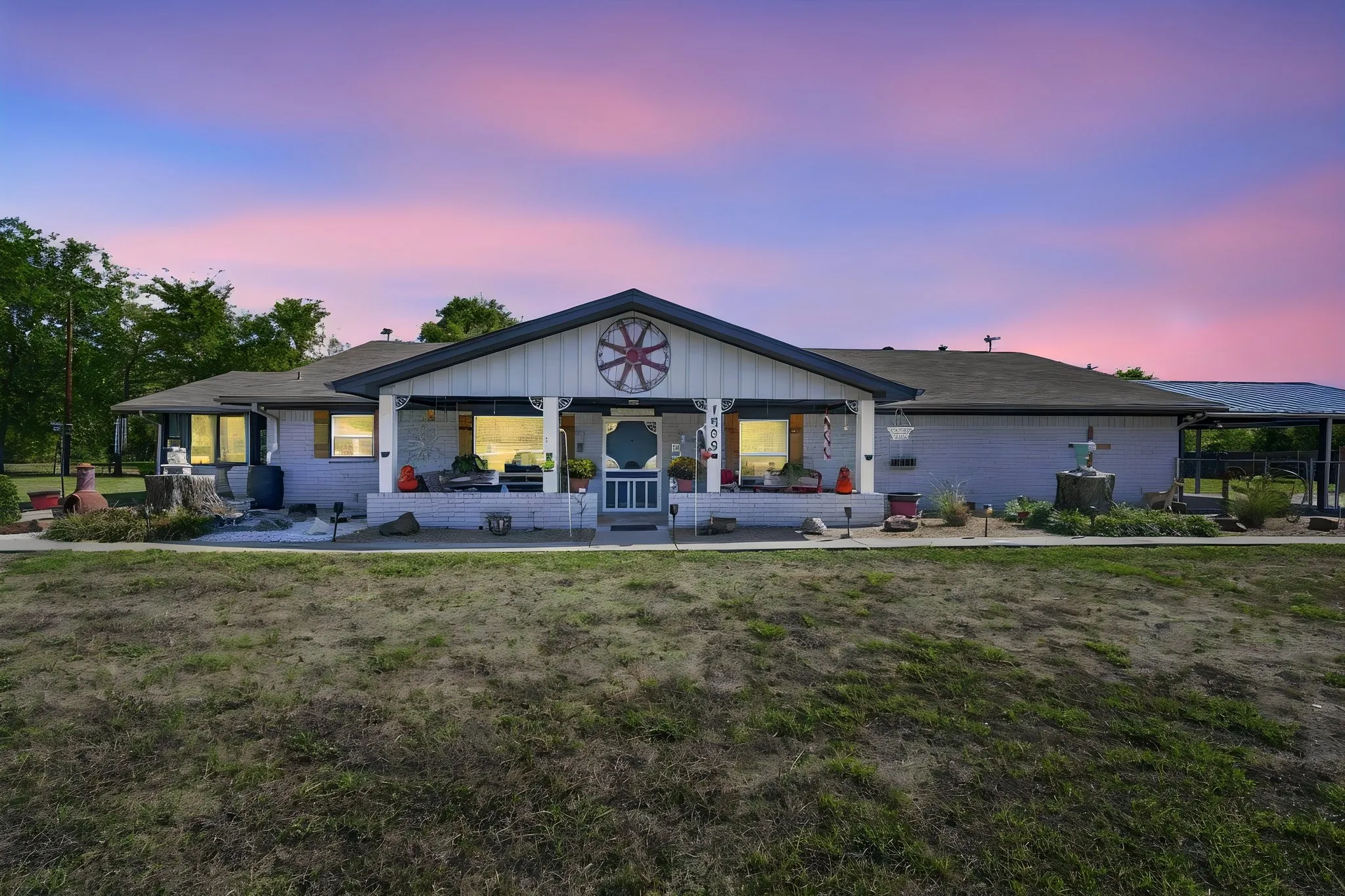 Single Family Residence For Sale in Ellis County , 1309 W Madison Street, Ennis, Texas 75119, 4 Bedroom, 3 Bathroom, 2 Garage spaces, 2,248 Sqft, built in 1962, mls#21404852, Real Estate Agent in Ennis, Homes For Sale in Ellis county, Homes For Sale in Ennis, Realtor in Ennis Texas, Real Estate Brokerage Independent Realty Texas, Luminita Cordes Realtor