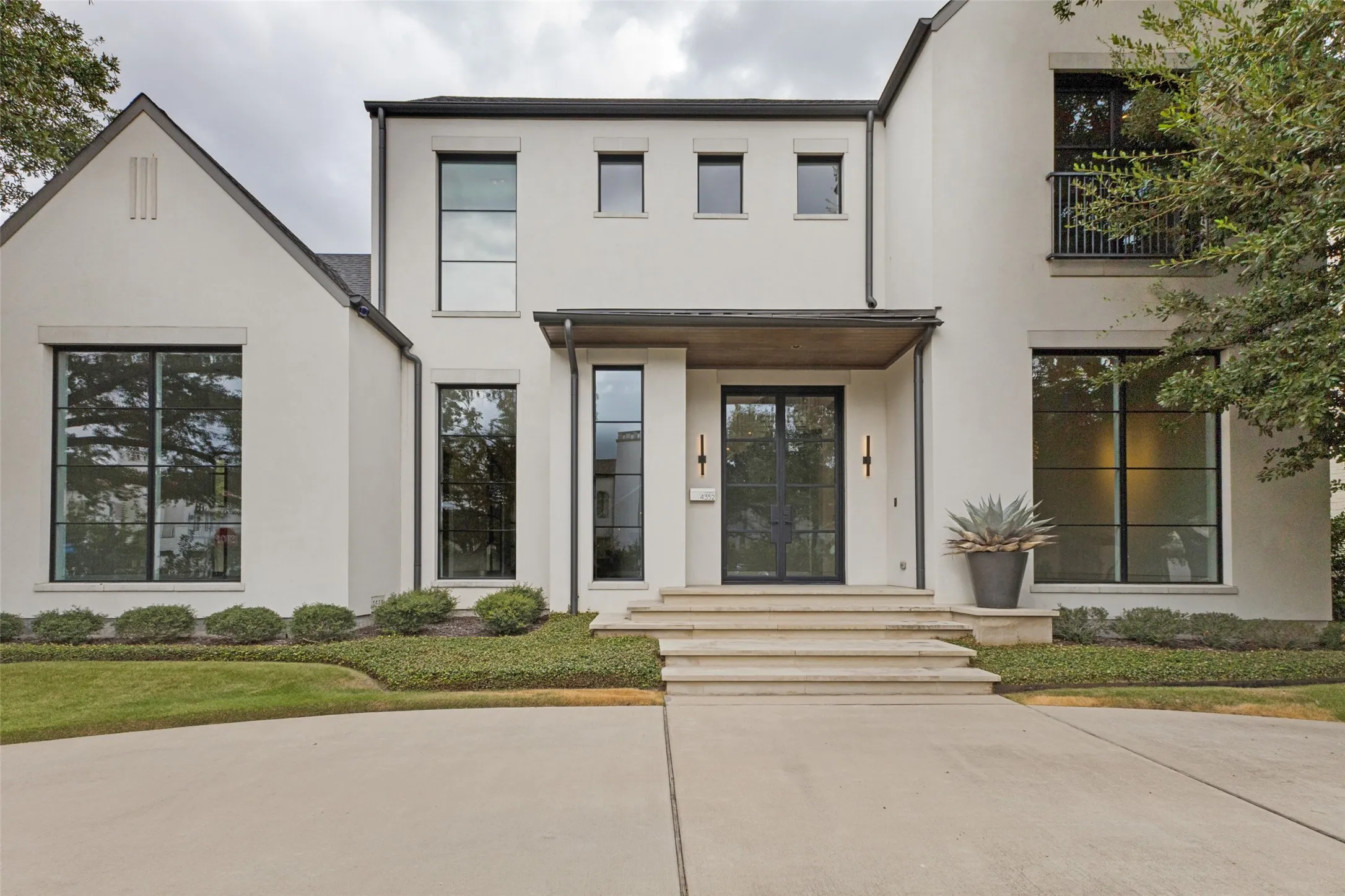 Single Family Residence For Rent in Dallas County , 4352 Fairfax Avenue, Highland Park, Texas 75205, 5 Bedroom, 7 Bathroom, 2 Garage spaces, 6,106 Sqft, built in 2016, mls#21402101, Real Estate Agent in Highland Park, Homes For Rent in Dallas county, Homes For Rent in Highland Park, Realtor in Highland Park Texas, Real Estate Brokerage Independent Realty Texas, Luminita Cordes Realtor