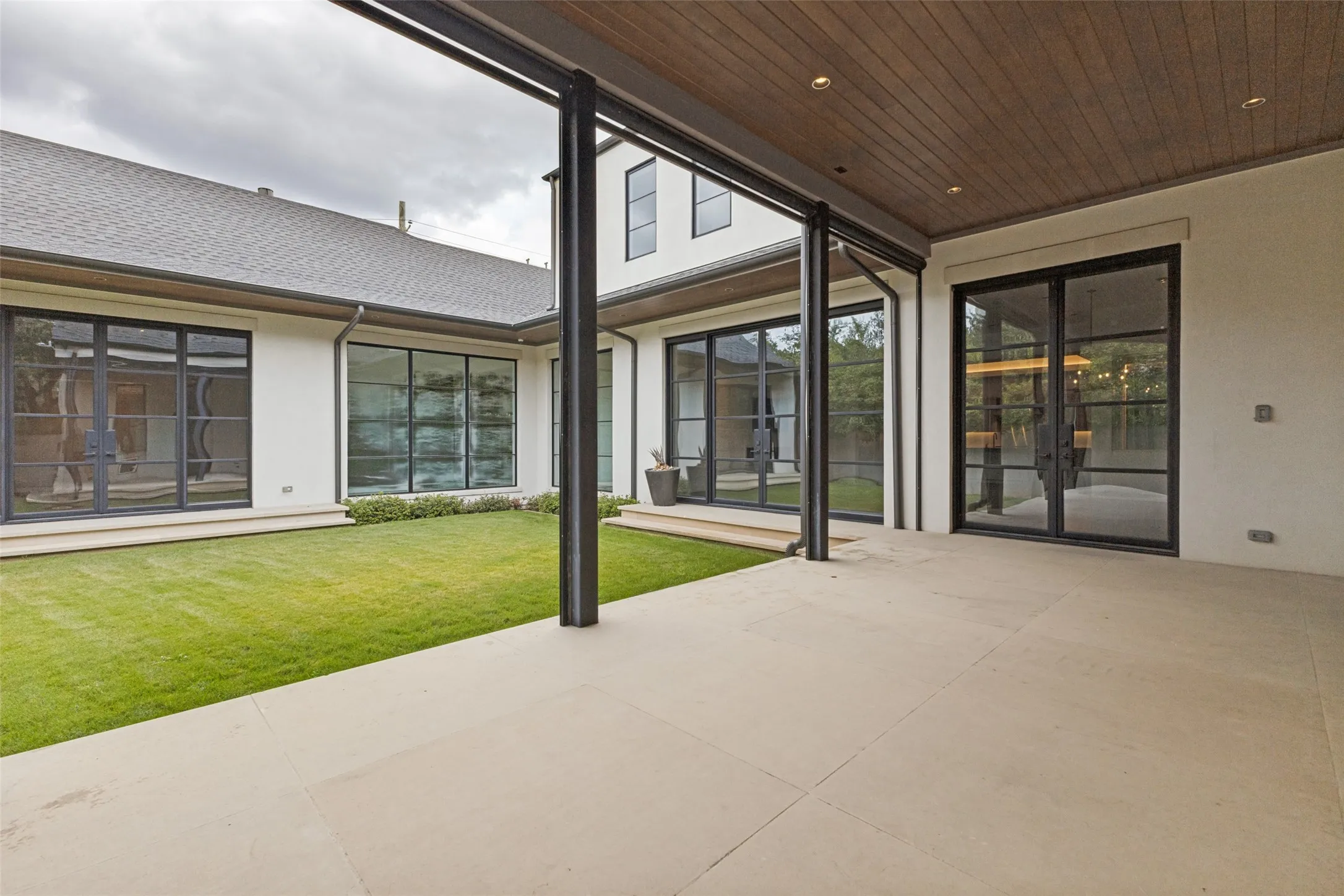 Single Family Residence For Rent in Dallas County , 4352 Fairfax Avenue, Highland Park, Texas 75205, 5 Bedroom, 7 Bathroom, 2 Garage spaces, 6,106 Sqft, built in 2016, mls#21402101, Real Estate Agent in Highland Park, Homes For Rent in Dallas county, Homes For Rent in Highland Park, Realtor in Highland Park Texas, Real Estate Brokerage Independent Realty Texas, Luminita Cordes Realtor