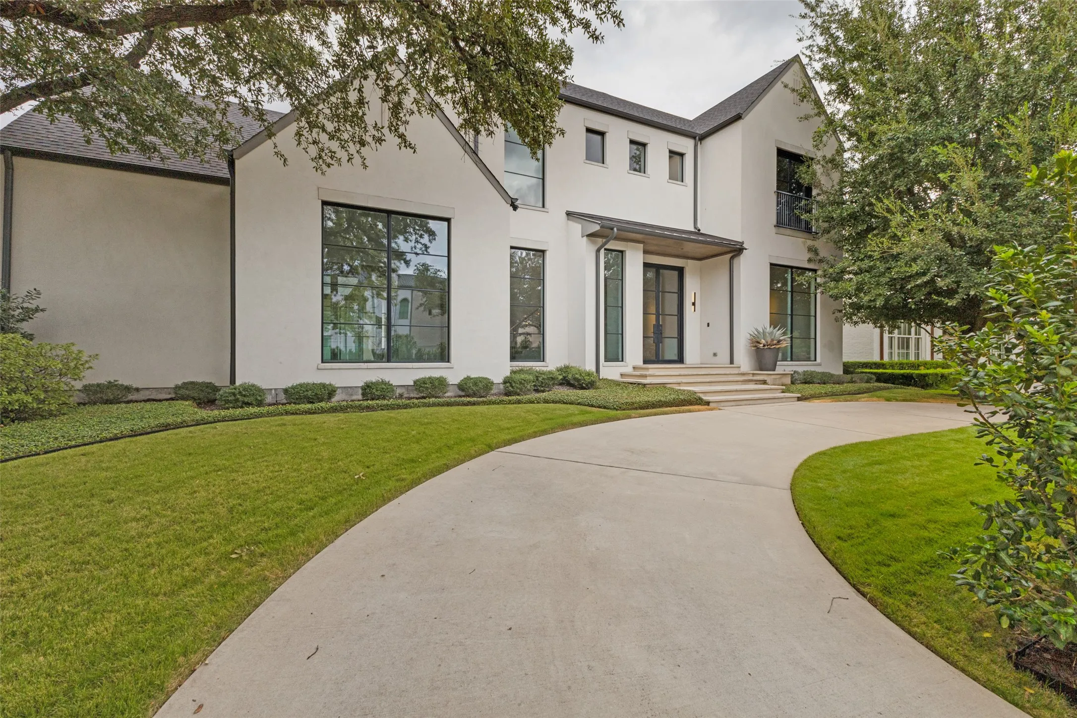 Single Family Residence For Rent in Dallas County , 4352 Fairfax Avenue, Highland Park, Texas 75205, 5 Bedroom, 7 Bathroom, 2 Garage spaces, 6,106 Sqft, built in 2016, mls#21402101, Real Estate Agent in Highland Park, Homes For Rent in Dallas county, Homes For Rent in Highland Park, Realtor in Highland Park Texas, Real Estate Brokerage Independent Realty Texas, Luminita Cordes Realtor