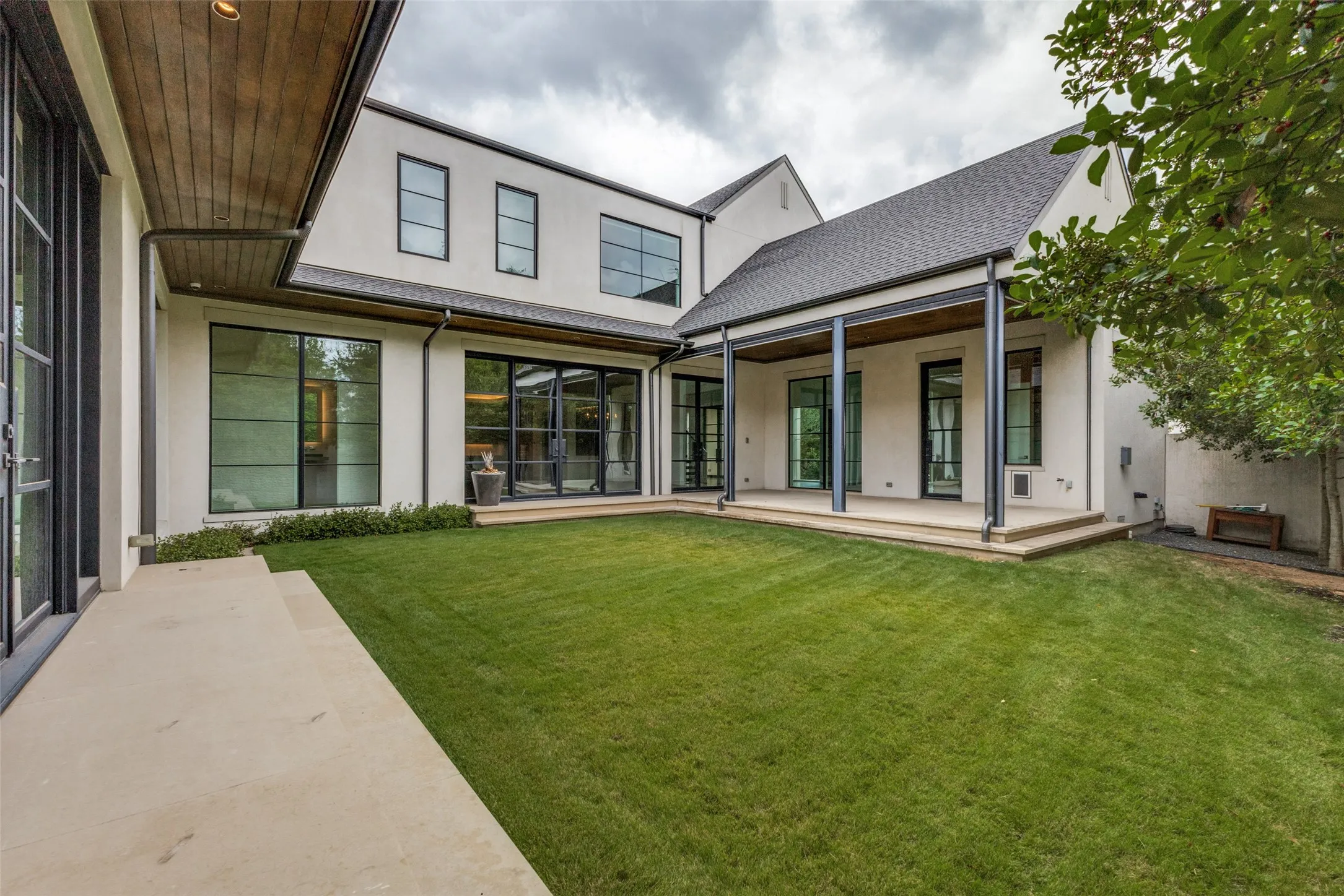 Single Family Residence For Rent in Dallas County , 4352 Fairfax Avenue, Highland Park, Texas 75205, 5 Bedroom, 7 Bathroom, 2 Garage spaces, 6,106 Sqft, built in 2016, mls#21402101, Real Estate Agent in Highland Park, Homes For Rent in Dallas county, Homes For Rent in Highland Park, Realtor in Highland Park Texas, Real Estate Brokerage Independent Realty Texas, Luminita Cordes Realtor