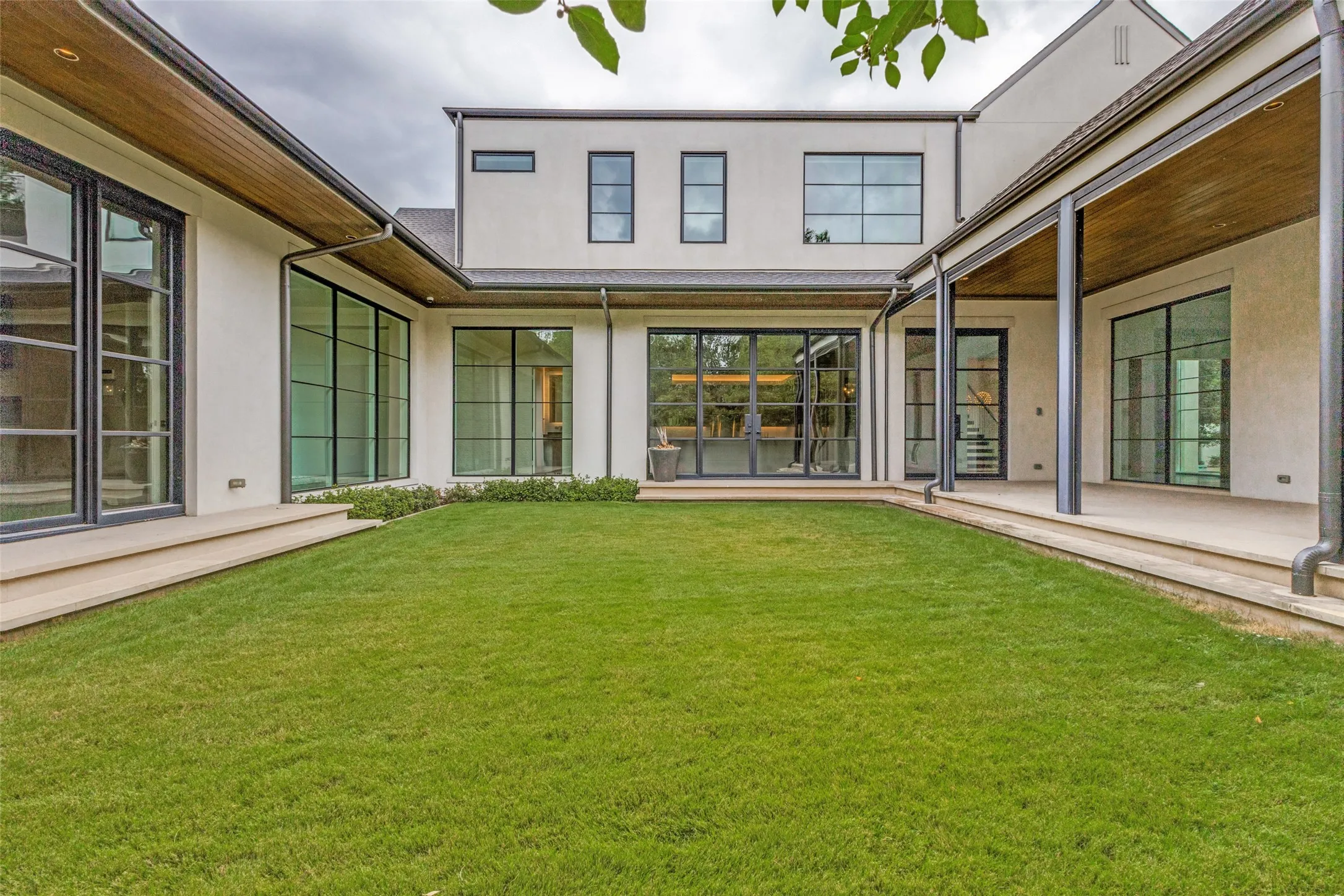 Single Family Residence For Rent in Dallas County , 4352 Fairfax Avenue, Highland Park, Texas 75205, 5 Bedroom, 7 Bathroom, 2 Garage spaces, 6,106 Sqft, built in 2016, mls#21402101, Real Estate Agent in Highland Park, Homes For Rent in Dallas county, Homes For Rent in Highland Park, Realtor in Highland Park Texas, Real Estate Brokerage Independent Realty Texas, Luminita Cordes Realtor