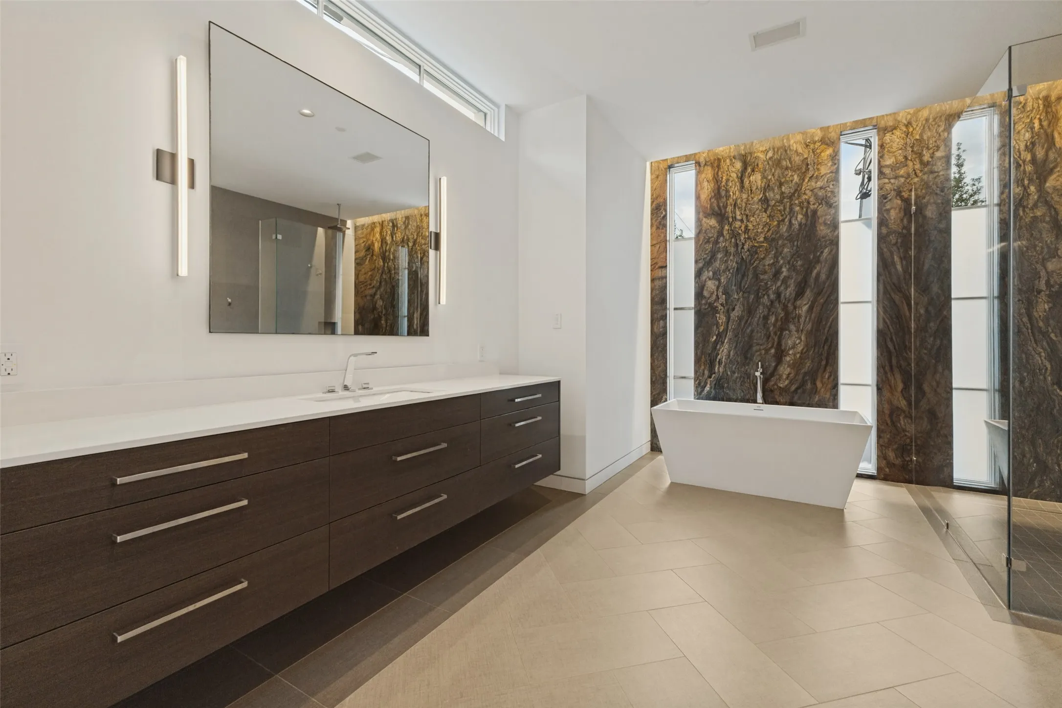 Single Family Residence For Rent in Dallas County , 4352 Fairfax Avenue, Highland Park, Texas 75205, 5 Bedroom, 7 Bathroom, 2 Garage spaces, 6,106 Sqft, built in 2016, mls#21402101, Real Estate Agent in Highland Park, Homes For Rent in Dallas county, Homes For Rent in Highland Park, Realtor in Highland Park Texas, Real Estate Brokerage Independent Realty Texas, Luminita Cordes Realtor