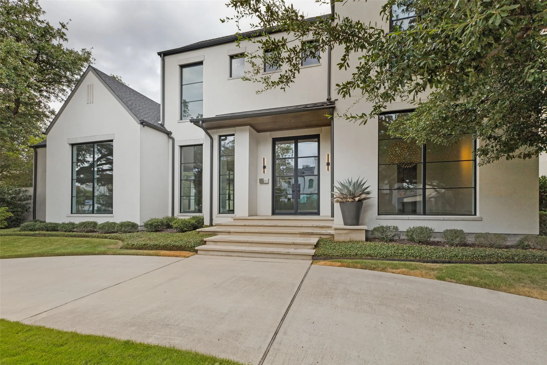 Single Family Residence For Rent in Dallas County , 4352 Fairfax Avenue, Highland Park, Texas 75205, 5 Bedroom, 7 Bathroom, 2 Garage spaces, 6,106 Sqft, built in 2016, mls#21402101, Real Estate Agent in Highland Park, Homes For Rent in Dallas county, Homes For Rent in Highland Park, Realtor in Highland Park Texas, Real Estate Brokerage Independent Realty Texas, Luminita Cordes Realtor
