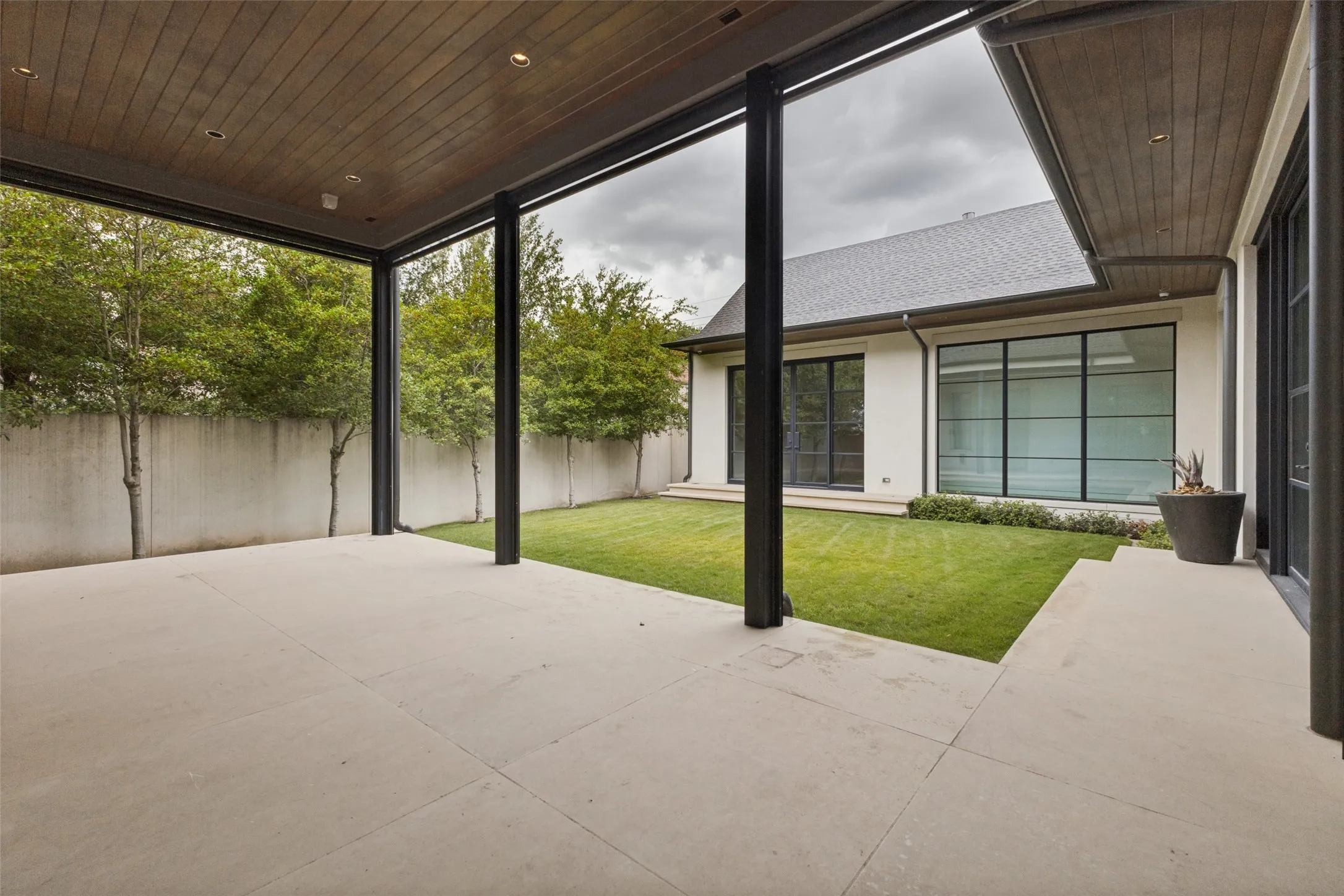 Single Family Residence For Rent in Dallas County , 4352 Fairfax Avenue, Highland Park, Texas 75205, 5 Bedroom, 7 Bathroom, 2 Garage spaces, 6,106 Sqft, built in 2016, mls#21402101, Real Estate Agent in Highland Park, Homes For Rent in Dallas county, Homes For Rent in Highland Park, Realtor in Highland Park Texas, Real Estate Brokerage Independent Realty Texas, Luminita Cordes Realtor