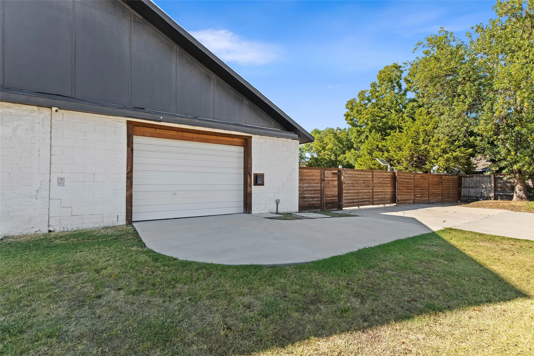 Industrial For Sale in Denton County , 537 S Kealy Avenue, Lewisville, Texas 75057, 0, 0, Garage spaces, 0 Sqft, built in 1958, mls#21404853, Real Estate Agent in Lewisville, Homes For Sale in Denton county, Homes For Sale in Lewisville, Realtor in Lewisville Texas, Real Estate Brokerage Independent Realty Texas, Luminita Cordes Realtor