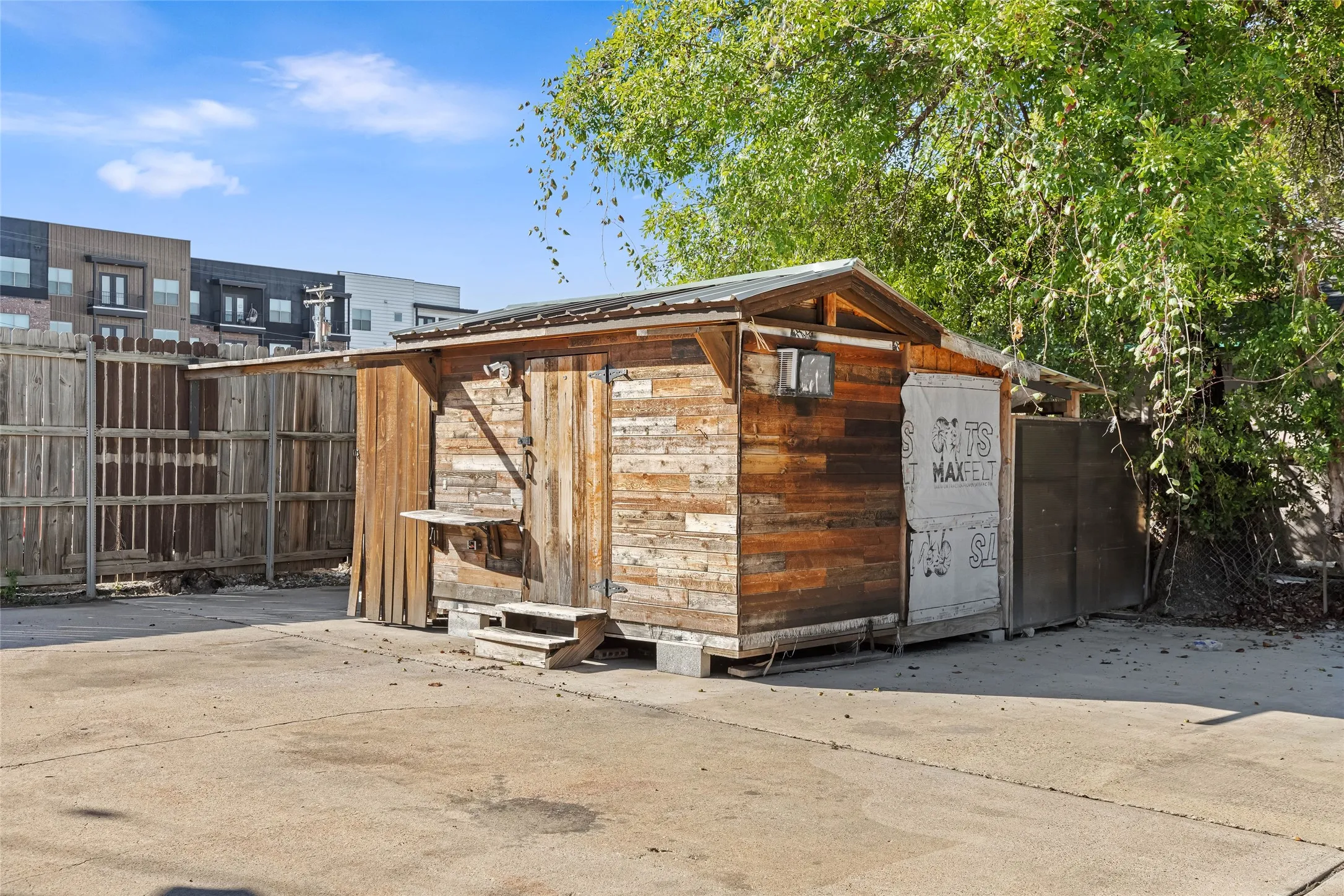 Industrial For Sale in Denton County , 537 S Kealy Avenue, Lewisville, Texas 75057, 0, 0, Garage spaces, 0 Sqft, built in 1958, mls#21404853, Real Estate Agent in Lewisville, Homes For Sale in Denton county, Homes For Sale in Lewisville, Realtor in Lewisville Texas, Real Estate Brokerage Independent Realty Texas, Luminita Cordes Realtor
