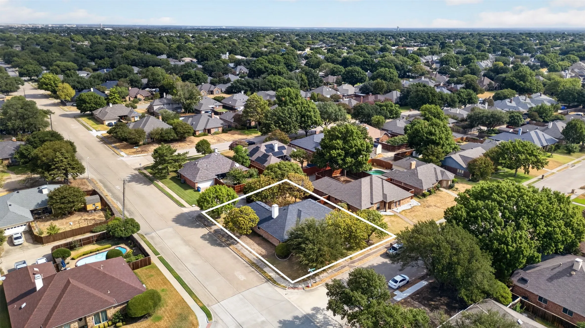 Single Family Residence For Sale in Collin County , 901 Willow Brook Drive, Allen, Texas 75002, 4 Bedroom, 3 Bathroom, 2 Garage spaces, 2,396 Sqft, built in 1984, mls#21380332, Real Estate Agent in Allen, Homes For Sale in Collin county, Homes For Sale in Allen, Realtor in Allen Texas, Real Estate Brokerage Independent Realty Texas, Luminita Cordes Realtor