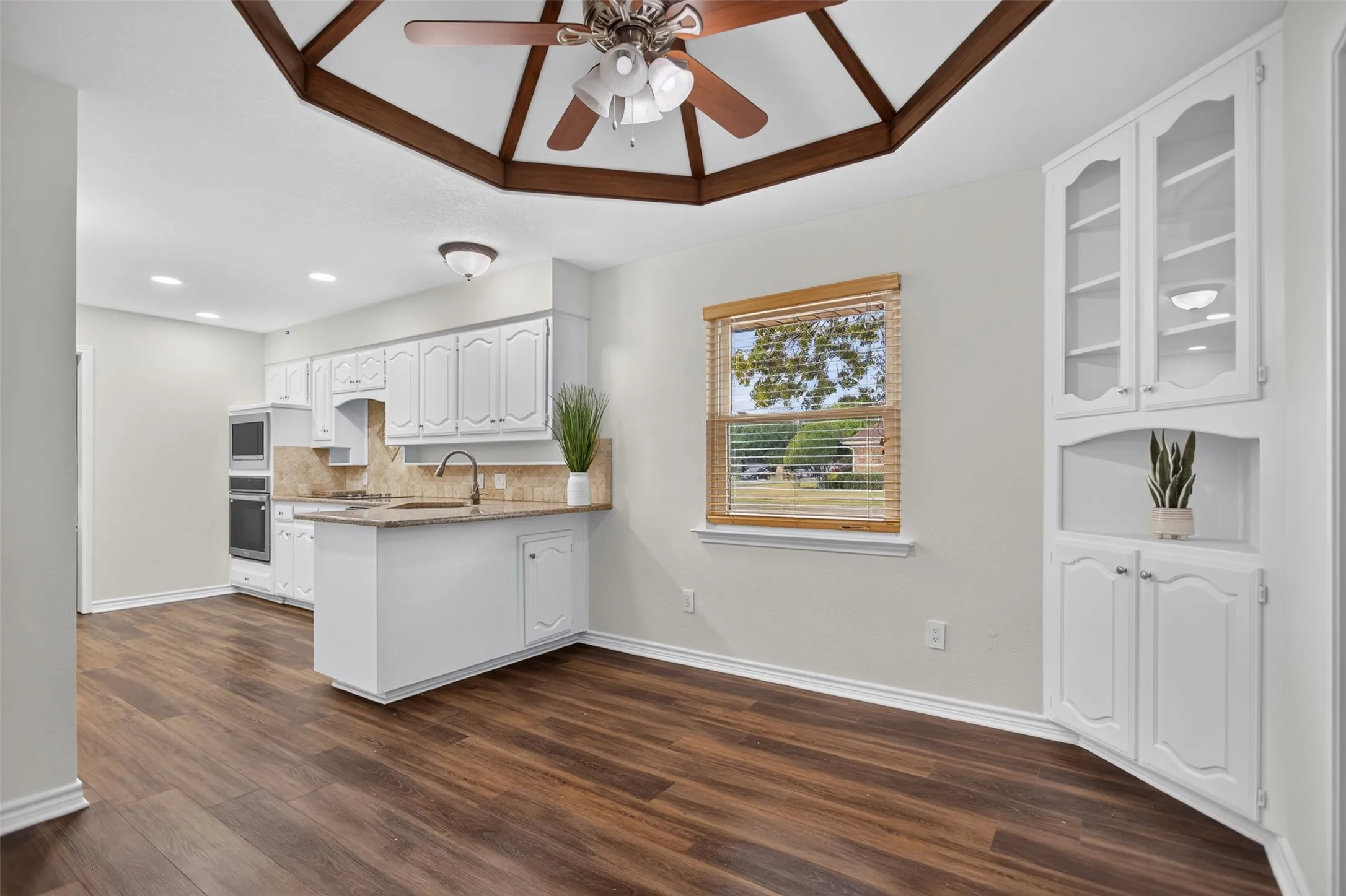 Single Family Residence For Sale in Collin County , 901 Willow Brook Drive, Allen, Texas 75002, 4 Bedroom, 3 Bathroom, 2 Garage spaces, 2,396 Sqft, built in 1984, mls#21380332, Real Estate Agent in Allen, Homes For Sale in Collin county, Homes For Sale in Allen, Realtor in Allen Texas, Real Estate Brokerage Independent Realty Texas, Luminita Cordes Realtor