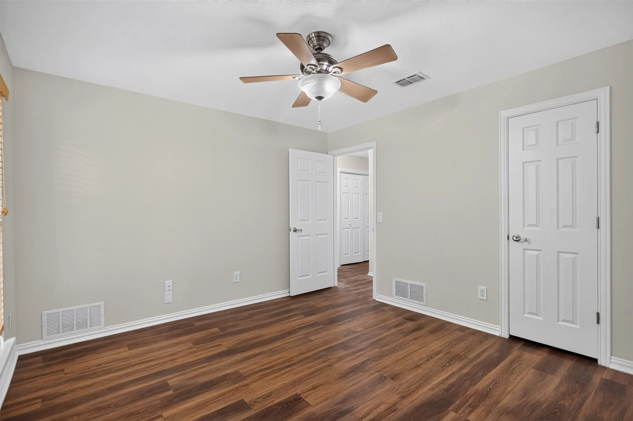 Single Family Residence For Sale in Collin County , 901 Willow Brook Drive, Allen, Texas 75002, 4 Bedroom, 3 Bathroom, 2 Garage spaces, 2,396 Sqft, built in 1984, mls#21380332, Real Estate Agent in Allen, Homes For Sale in Collin county, Homes For Sale in Allen, Realtor in Allen Texas, Real Estate Brokerage Independent Realty Texas, Luminita Cordes Realtor