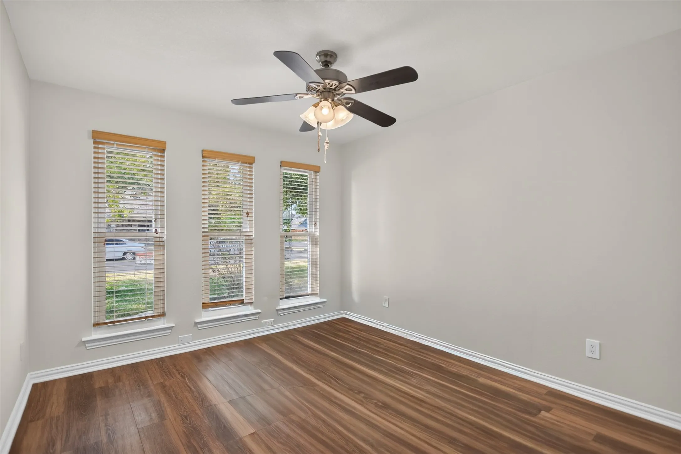 Single Family Residence For Sale in Collin County , 901 Willow Brook Drive, Allen, Texas 75002, 4 Bedroom, 3 Bathroom, 2 Garage spaces, 2,396 Sqft, built in 1984, mls#21380332, Real Estate Agent in Allen, Homes For Sale in Collin county, Homes For Sale in Allen, Realtor in Allen Texas, Real Estate Brokerage Independent Realty Texas, Luminita Cordes Realtor