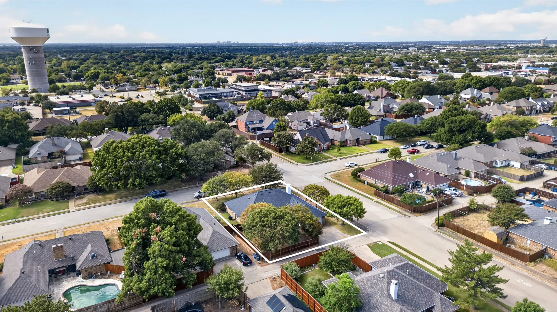 Single Family Residence For Sale in Collin County , 901 Willow Brook Drive, Allen, Texas 75002, 4 Bedroom, 3 Bathroom, 2 Garage spaces, 2,396 Sqft, built in 1984, mls#21380332, Real Estate Agent in Allen, Homes For Sale in Collin county, Homes For Sale in Allen, Realtor in Allen Texas, Real Estate Brokerage Independent Realty Texas, Luminita Cordes Realtor