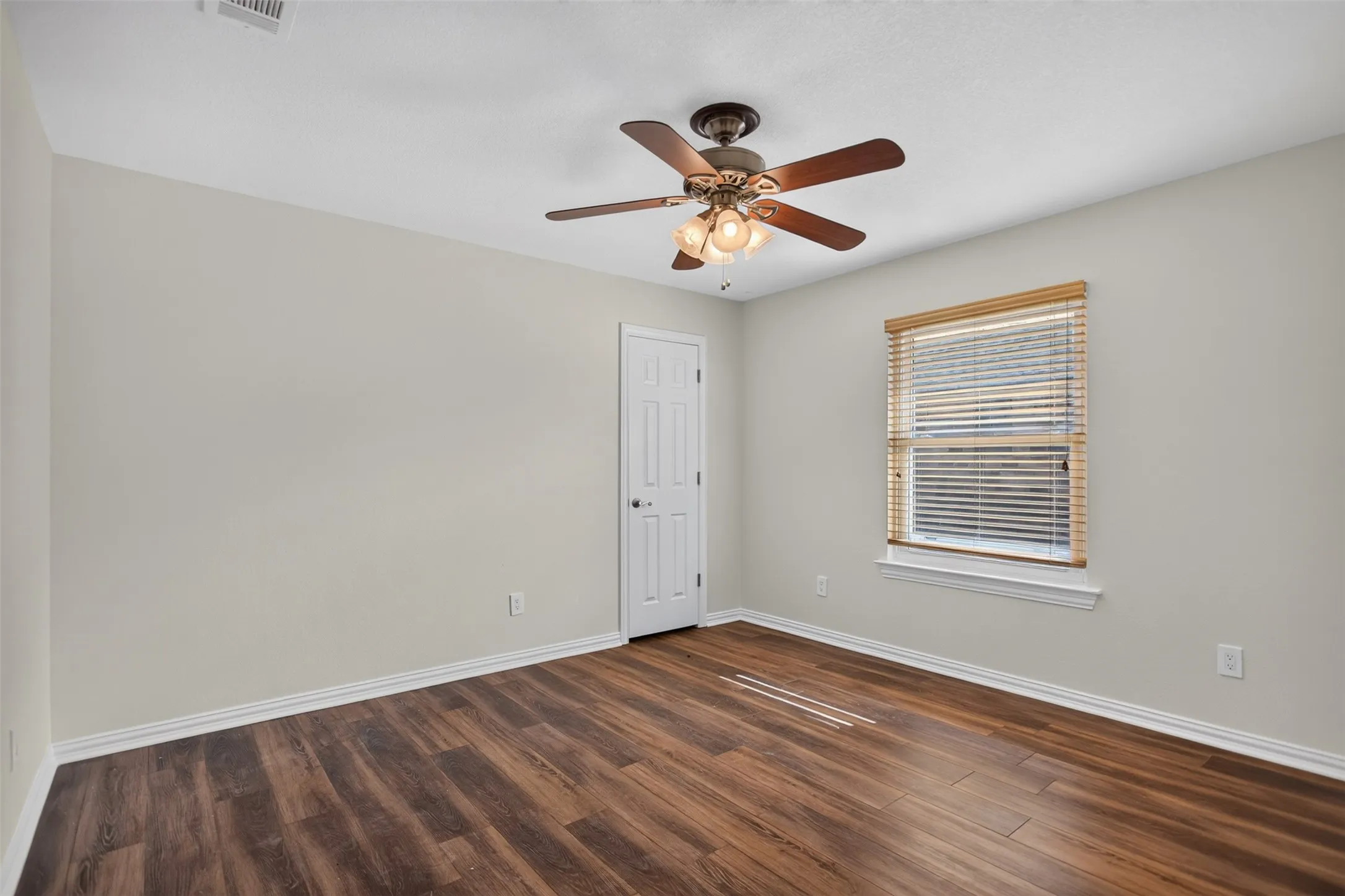 Single Family Residence For Sale in Collin County , 901 Willow Brook Drive, Allen, Texas 75002, 4 Bedroom, 3 Bathroom, 2 Garage spaces, 2,396 Sqft, built in 1984, mls#21380332, Real Estate Agent in Allen, Homes For Sale in Collin county, Homes For Sale in Allen, Realtor in Allen Texas, Real Estate Brokerage Independent Realty Texas, Luminita Cordes Realtor