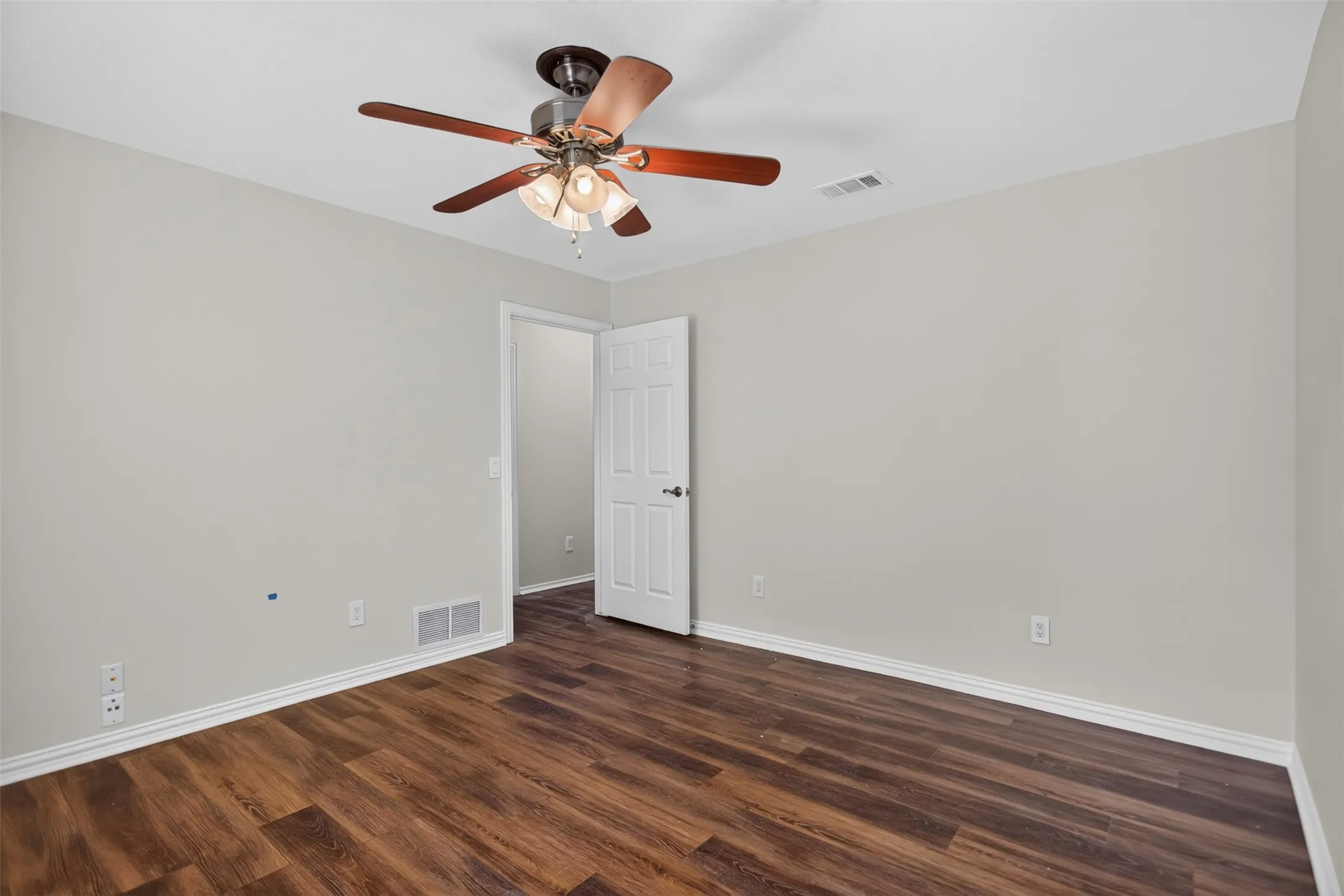 Single Family Residence For Sale in Collin County , 901 Willow Brook Drive, Allen, Texas 75002, 4 Bedroom, 3 Bathroom, 2 Garage spaces, 2,396 Sqft, built in 1984, mls#21380332, Real Estate Agent in Allen, Homes For Sale in Collin county, Homes For Sale in Allen, Realtor in Allen Texas, Real Estate Brokerage Independent Realty Texas, Luminita Cordes Realtor