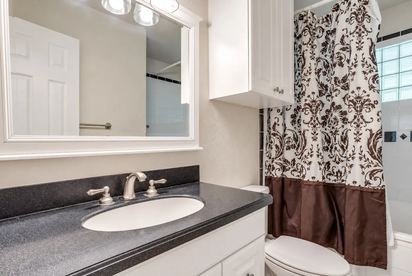 Single Family Residence For Rent in Tarrant County , 1813 Thomas Place, Arlington, Texas 76010, 3 Bedroom, 2 Bathroom, 2 Garage spaces, 1,961 Sqft, built in 1954, mls#21404856, Real Estate Agent in Arlington, Homes For Rent in Tarrant county, Homes For Rent in Arlington, Realtor in Arlington Texas, Real Estate Brokerage Independent Realty Texas, Luminita Cordes Realtor