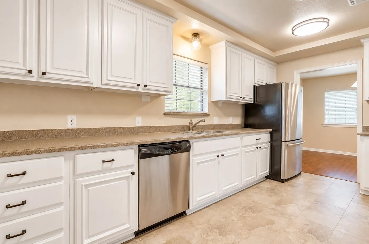 Single Family Residence For Rent in Tarrant County , 1813 Thomas Place, Arlington, Texas 76010, 3 Bedroom, 2 Bathroom, 2 Garage spaces, 1,961 Sqft, built in 1954, mls#21404856, Real Estate Agent in Arlington, Homes For Rent in Tarrant county, Homes For Rent in Arlington, Realtor in Arlington Texas, Real Estate Brokerage Independent Realty Texas, Luminita Cordes Realtor