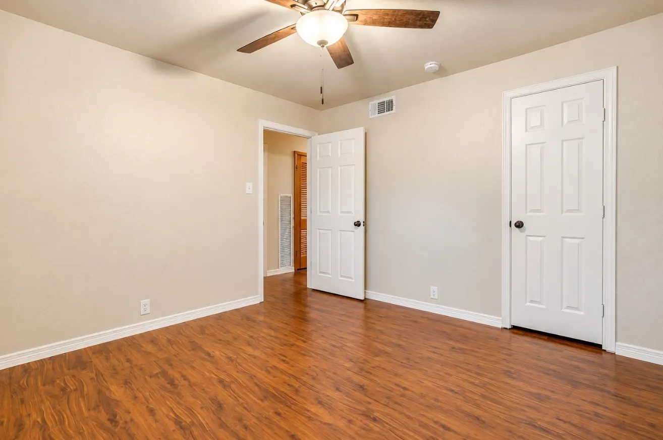 Single Family Residence For Rent in Tarrant County , 1813 Thomas Place, Arlington, Texas 76010, 3 Bedroom, 2 Bathroom, 2 Garage spaces, 1,961 Sqft, built in 1954, mls#21404856, Real Estate Agent in Arlington, Homes For Rent in Tarrant county, Homes For Rent in Arlington, Realtor in Arlington Texas, Real Estate Brokerage Independent Realty Texas, Luminita Cordes Realtor