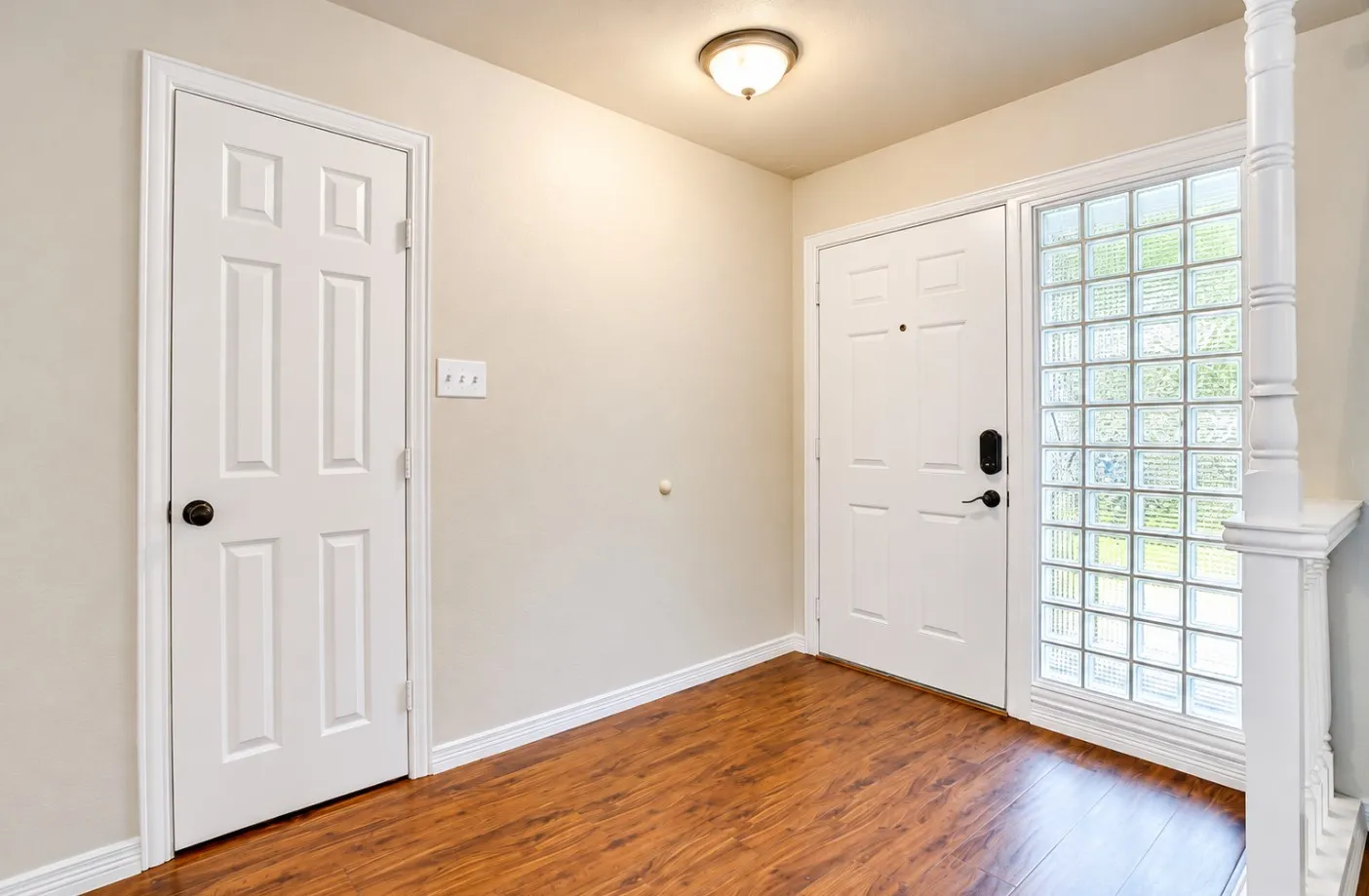 Single Family Residence For Rent in Tarrant County , 1813 Thomas Place, Arlington, Texas 76010, 3 Bedroom, 2 Bathroom, 2 Garage spaces, 1,961 Sqft, built in 1954, mls#21404856, Real Estate Agent in Arlington, Homes For Rent in Tarrant county, Homes For Rent in Arlington, Realtor in Arlington Texas, Real Estate Brokerage Independent Realty Texas, Luminita Cordes Realtor