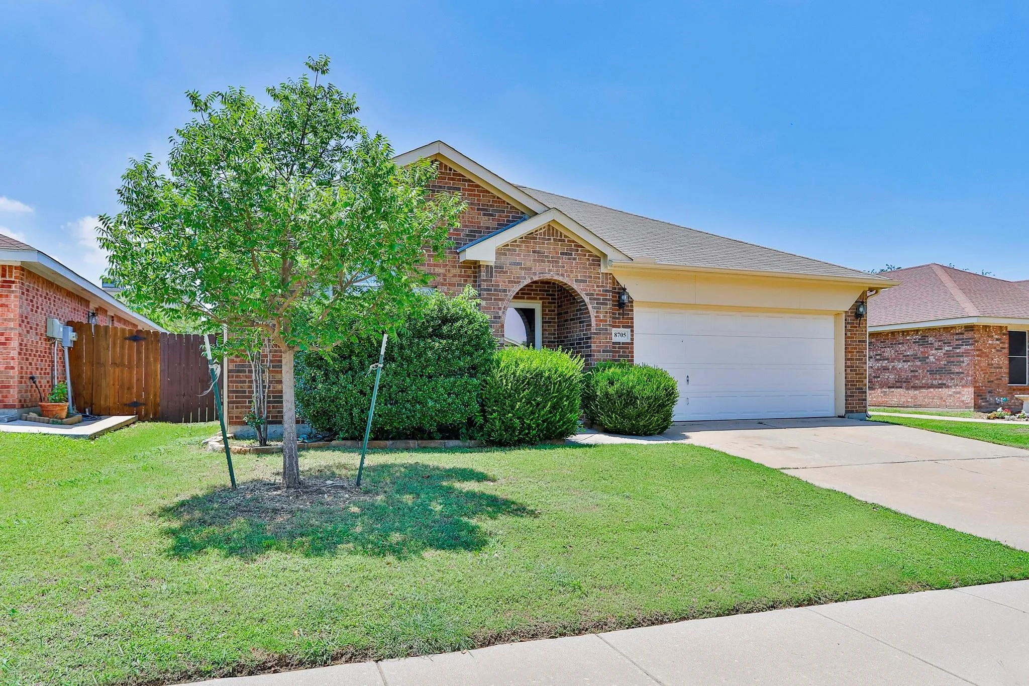 Single Family Residence For Rent in Tarrant County , 8705 Sumter Way, Fort Worth, Texas 76244, 4 Bedroom, 2 Bathroom, 2 Garage spaces, 1,864 Sqft, built in 2004, mls#21404805, Real Estate Agent in Fort Worth, Homes For Rent in Tarrant county, Homes For Rent in Fort Worth, Realtor in Fort Worth Texas, Real Estate Brokerage Independent Realty Texas, Luminita Cordes Realtor