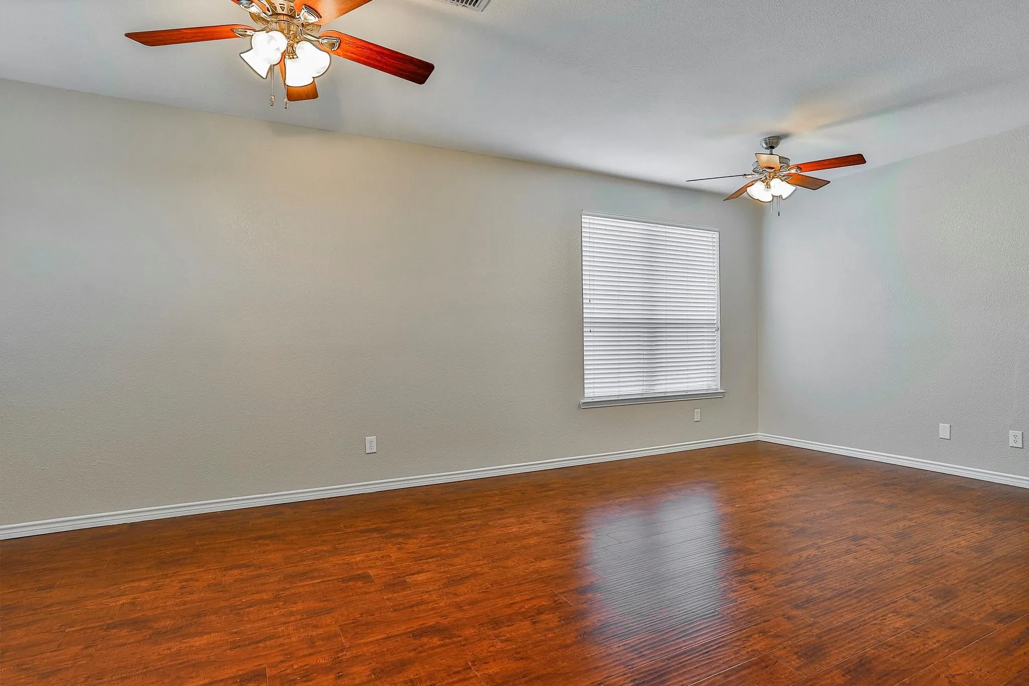Single Family Residence For Rent in Tarrant County , 8705 Sumter Way, Fort Worth, Texas 76244, 4 Bedroom, 2 Bathroom, 2 Garage spaces, 1,864 Sqft, built in 2004, mls#21404805, Real Estate Agent in Fort Worth, Homes For Rent in Tarrant county, Homes For Rent in Fort Worth, Realtor in Fort Worth Texas, Real Estate Brokerage Independent Realty Texas, Luminita Cordes Realtor