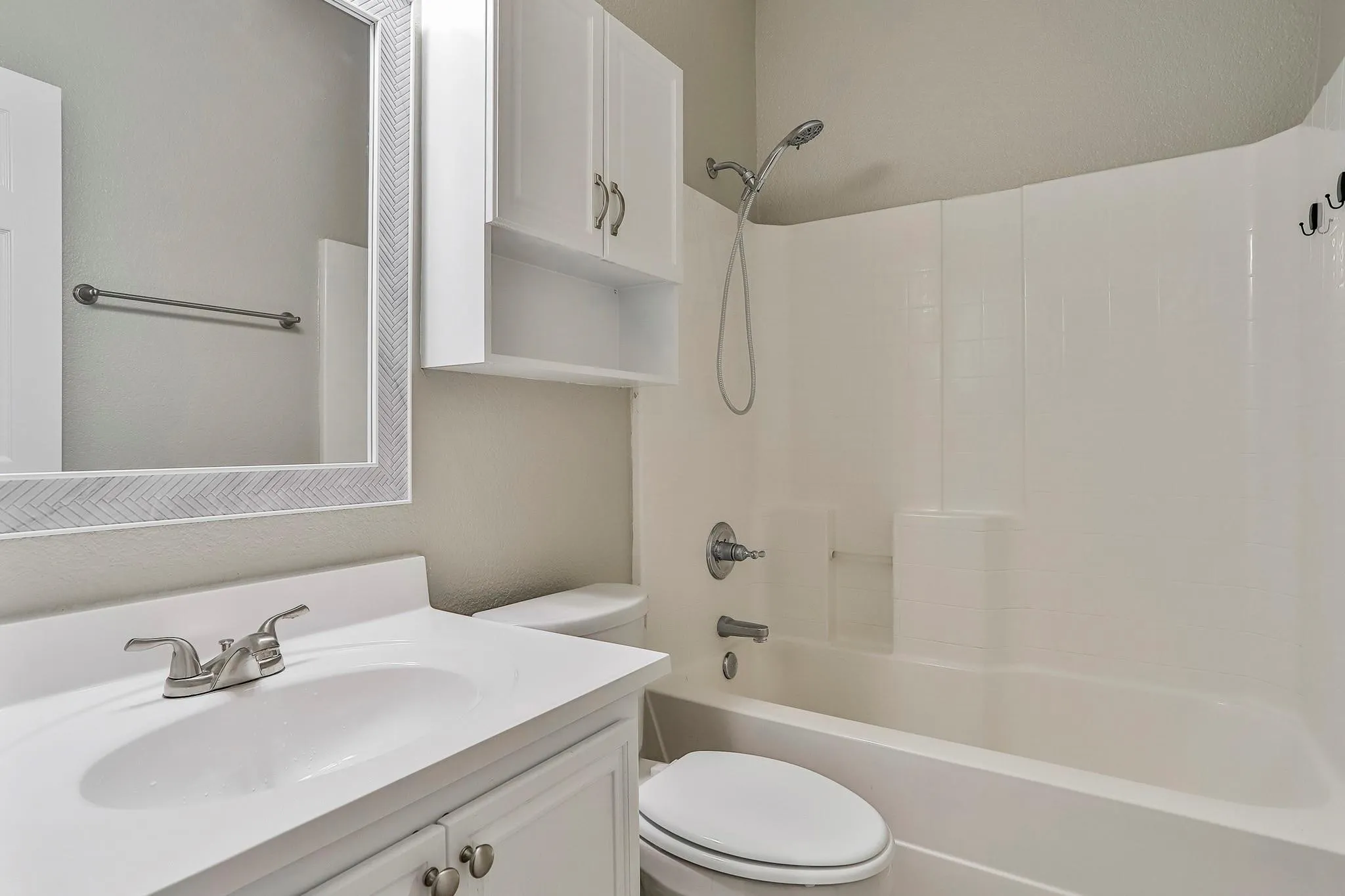 Single Family Residence For Rent in Tarrant County , 8705 Sumter Way, Fort Worth, Texas 76244, 4 Bedroom, 2 Bathroom, 2 Garage spaces, 1,864 Sqft, built in 2004, mls#21404805, Real Estate Agent in Fort Worth, Homes For Rent in Tarrant county, Homes For Rent in Fort Worth, Realtor in Fort Worth Texas, Real Estate Brokerage Independent Realty Texas, Luminita Cordes Realtor