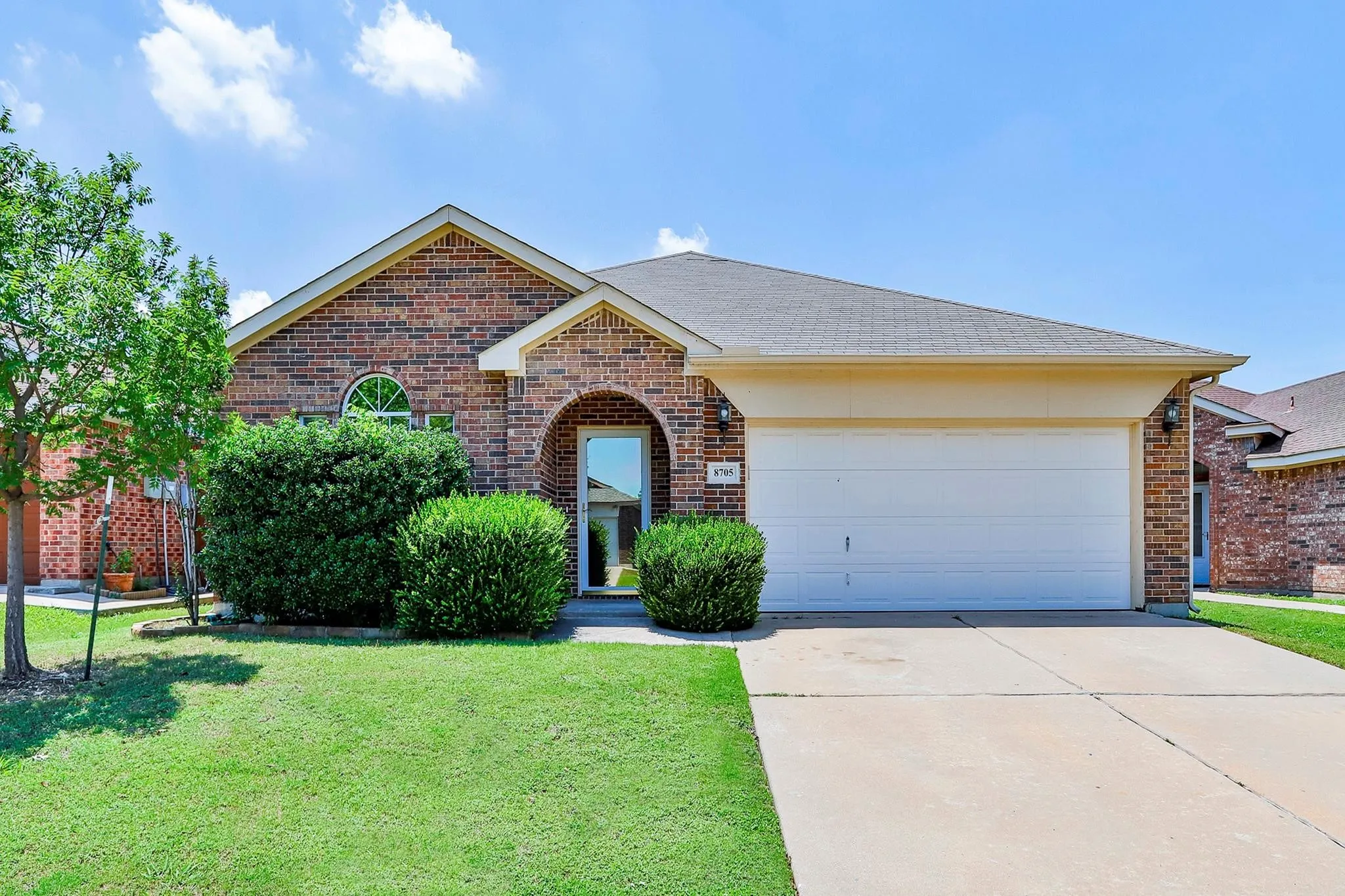 Single Family Residence For Rent in Tarrant County , 8705 Sumter Way, Fort Worth, Texas 76244, 4 Bedroom, 2 Bathroom, 2 Garage spaces, 1,864 Sqft, built in 2004, mls#21404805, Real Estate Agent in Fort Worth, Homes For Rent in Tarrant county, Homes For Rent in Fort Worth, Realtor in Fort Worth Texas, Real Estate Brokerage Independent Realty Texas, Luminita Cordes Realtor